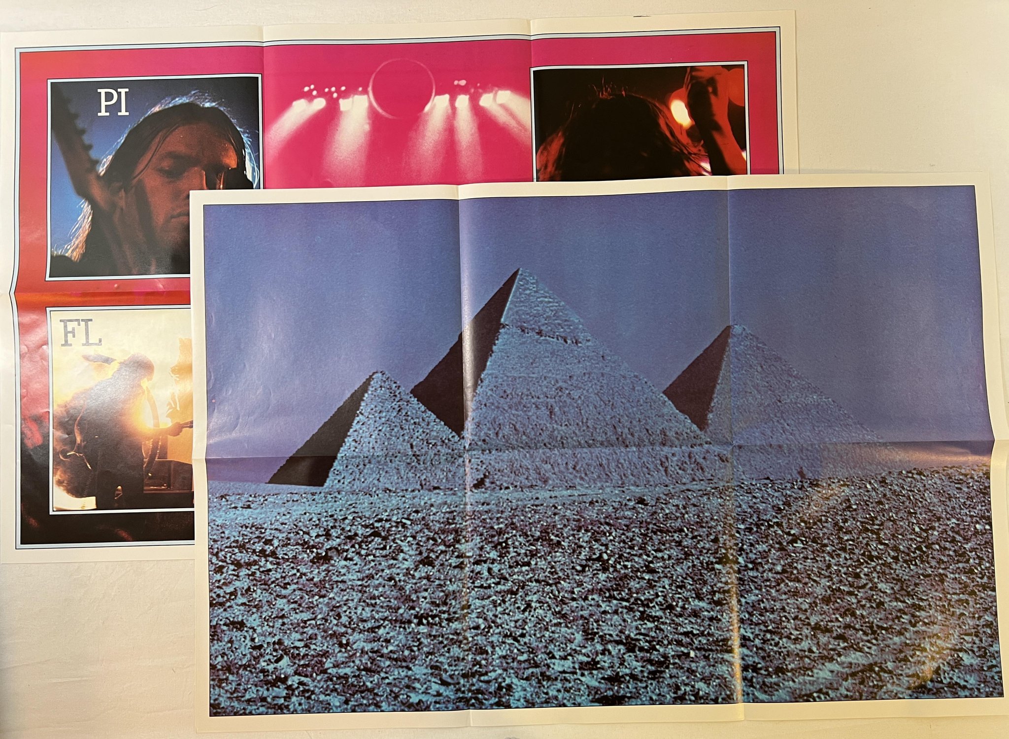 Omslagsbild för skivan PINK FLOYD the dark side of the moon LP UK HARVEST SHVL 804 ** w/ posters **
