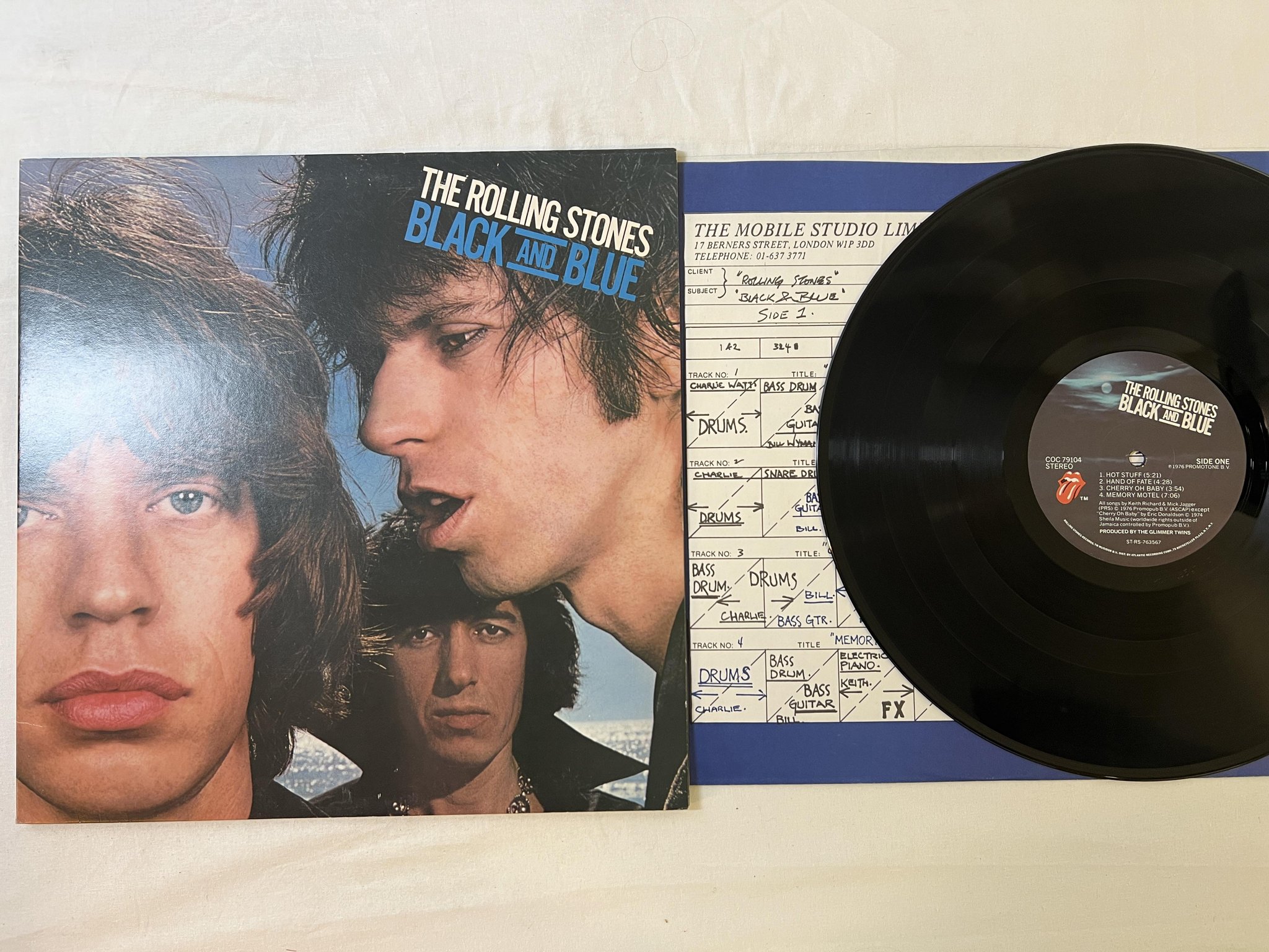 Omslagsbild för skivan THE ROLLING STONES black and blue LP -76 US COC 79104