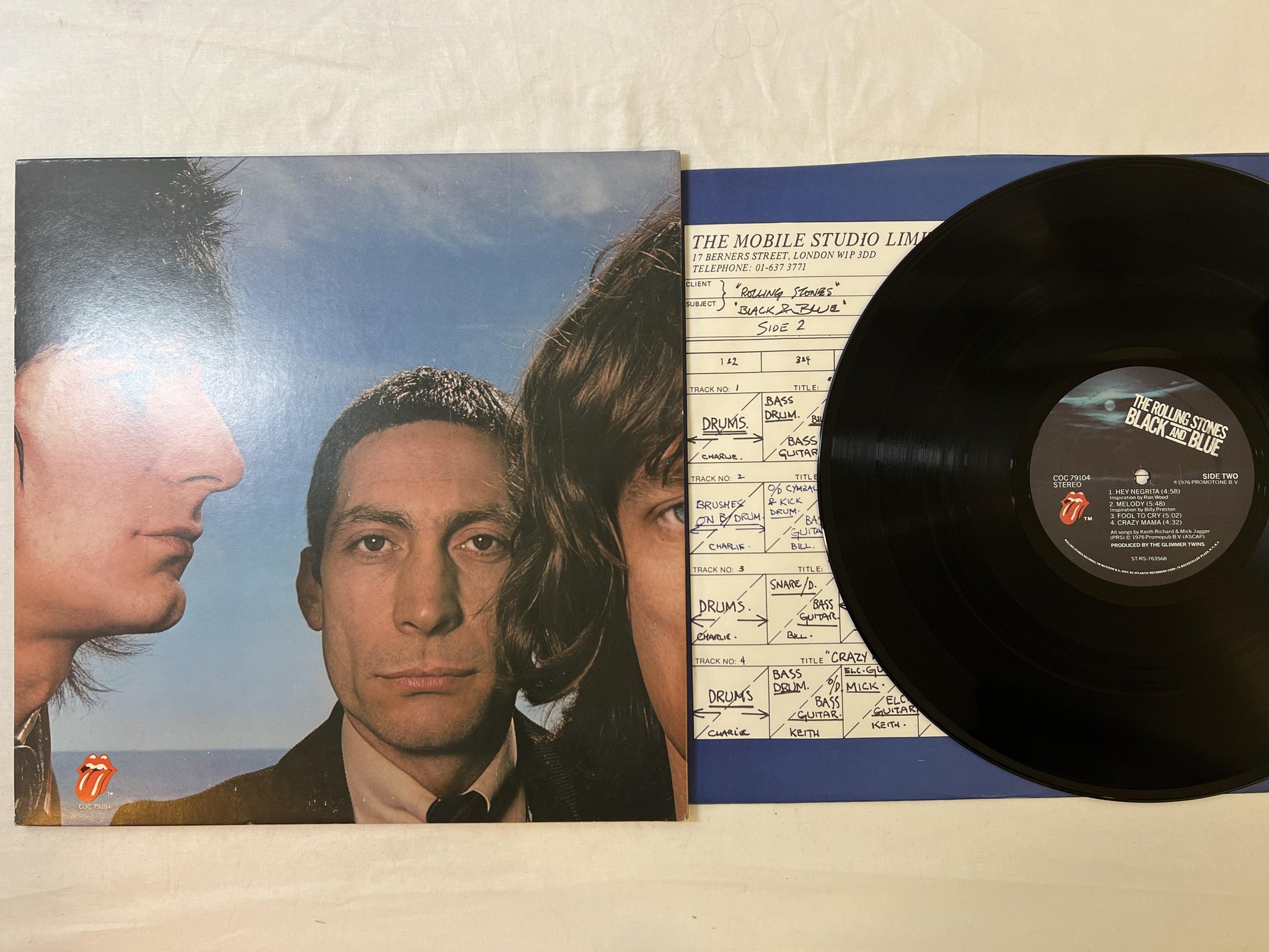 Omslagsbild för skivan THE ROLLING STONES black and blue LP -76 US COC 79104