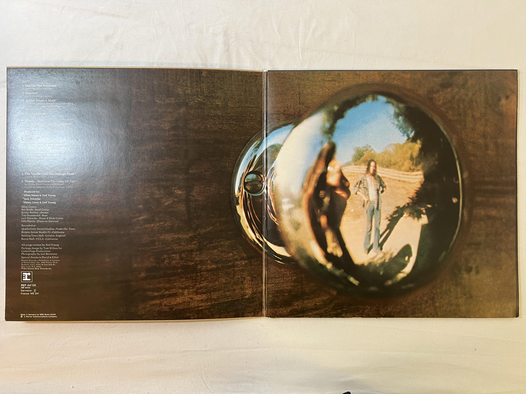 Omslagsbild för skivan NEIL YOUNG harvest LP re ncb REPRISE REP 44131