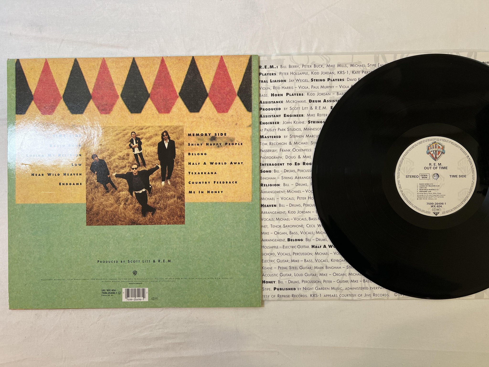 Omslagsbild för skivan R.E.M. out of time LP -91 Ger WARNER 7599-26496-1 *** losing my religion ***