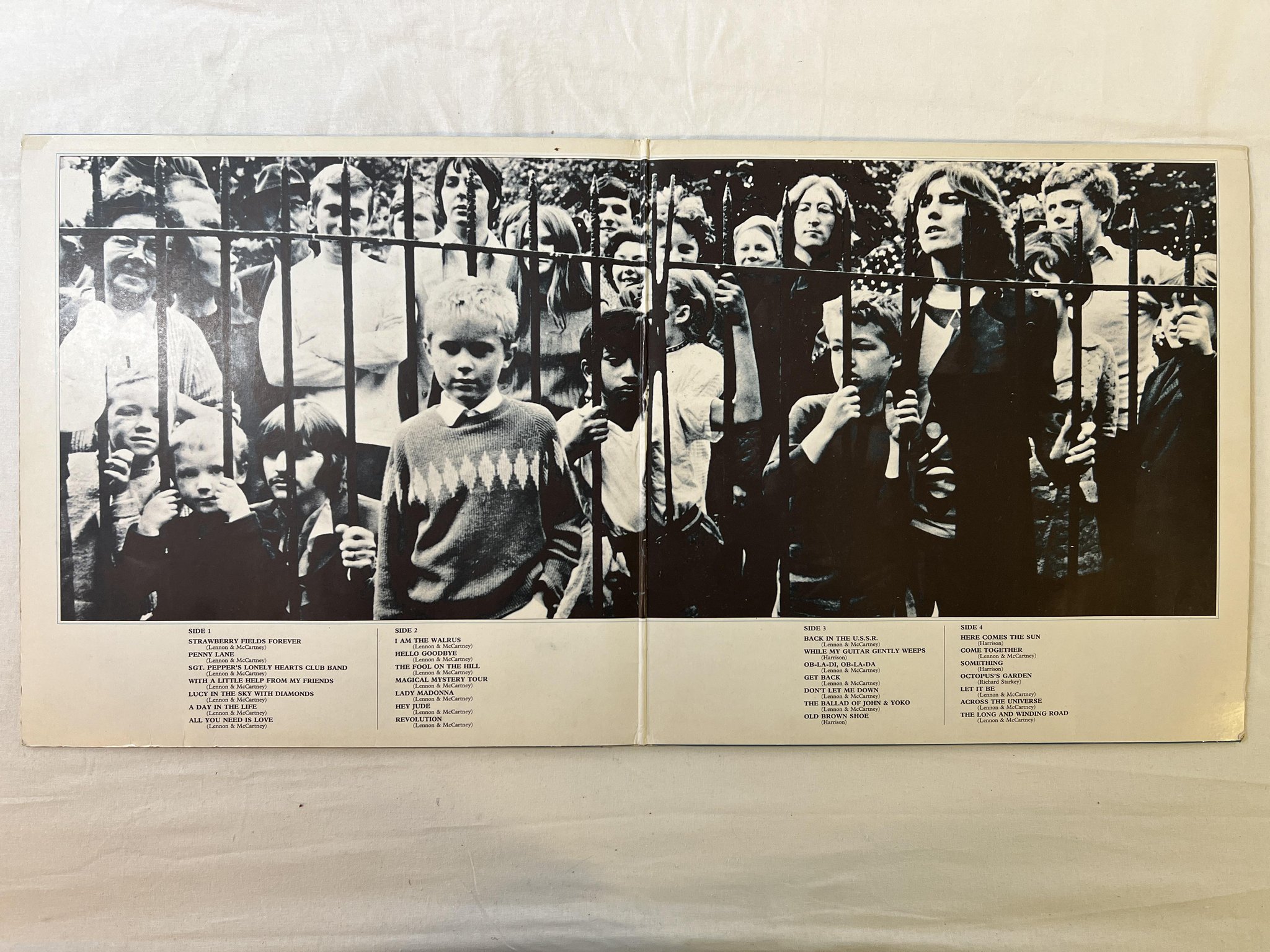 Omslagsbild för skivan THE BEATLES 1967-1970 2xLP Ger APPLE 1C 188-05310