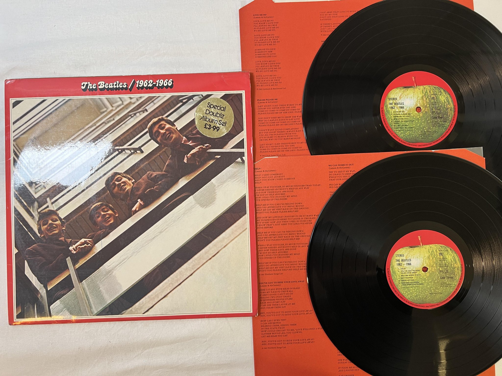 Omslagsbild för skivan THE BEATLES 1962-1966 2xLP UK APPLE PCS 7171/2