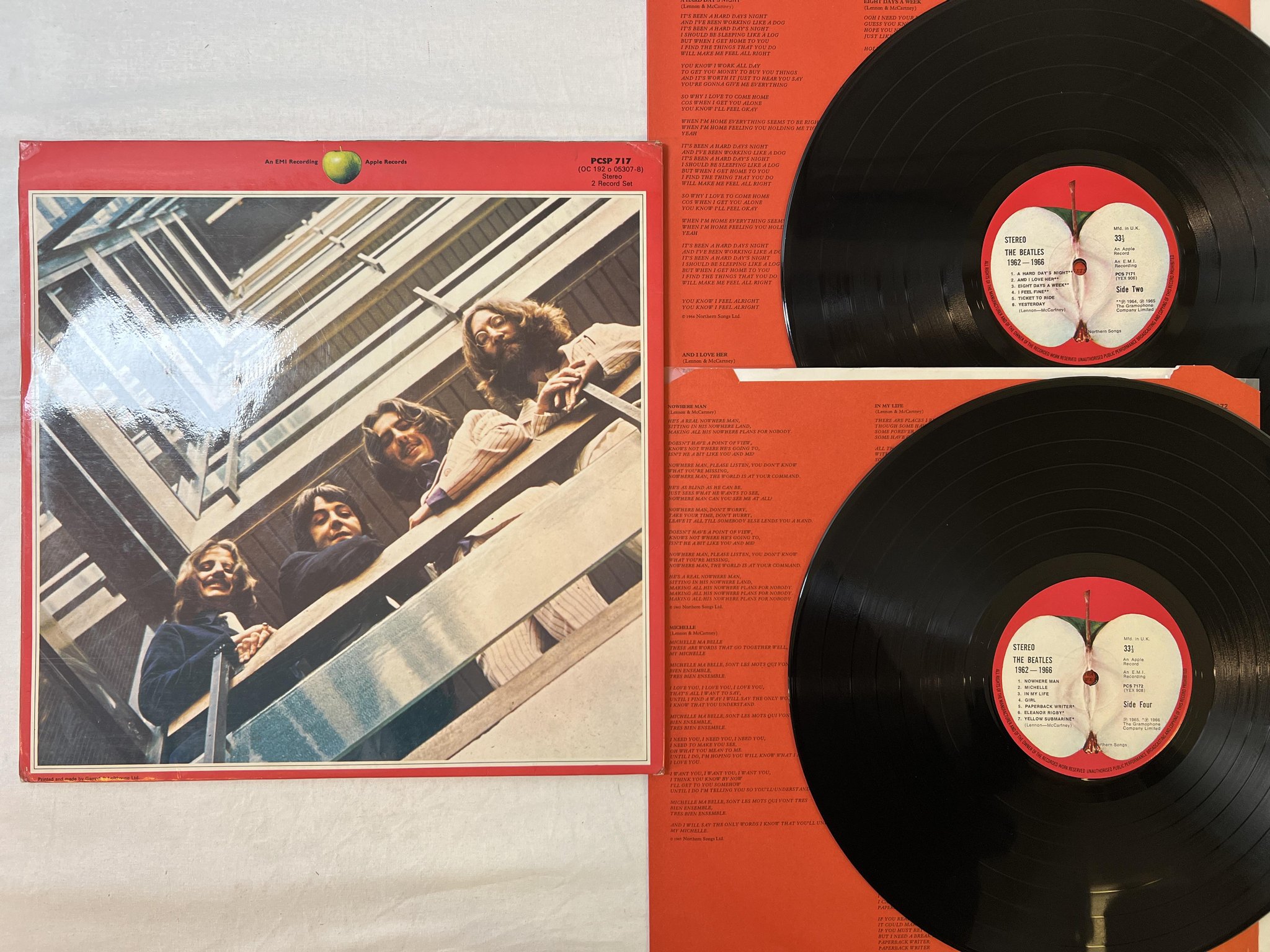 Omslagsbild för skivan THE BEATLES 1962-1966 2xLP UK APPLE PCS 7171/2