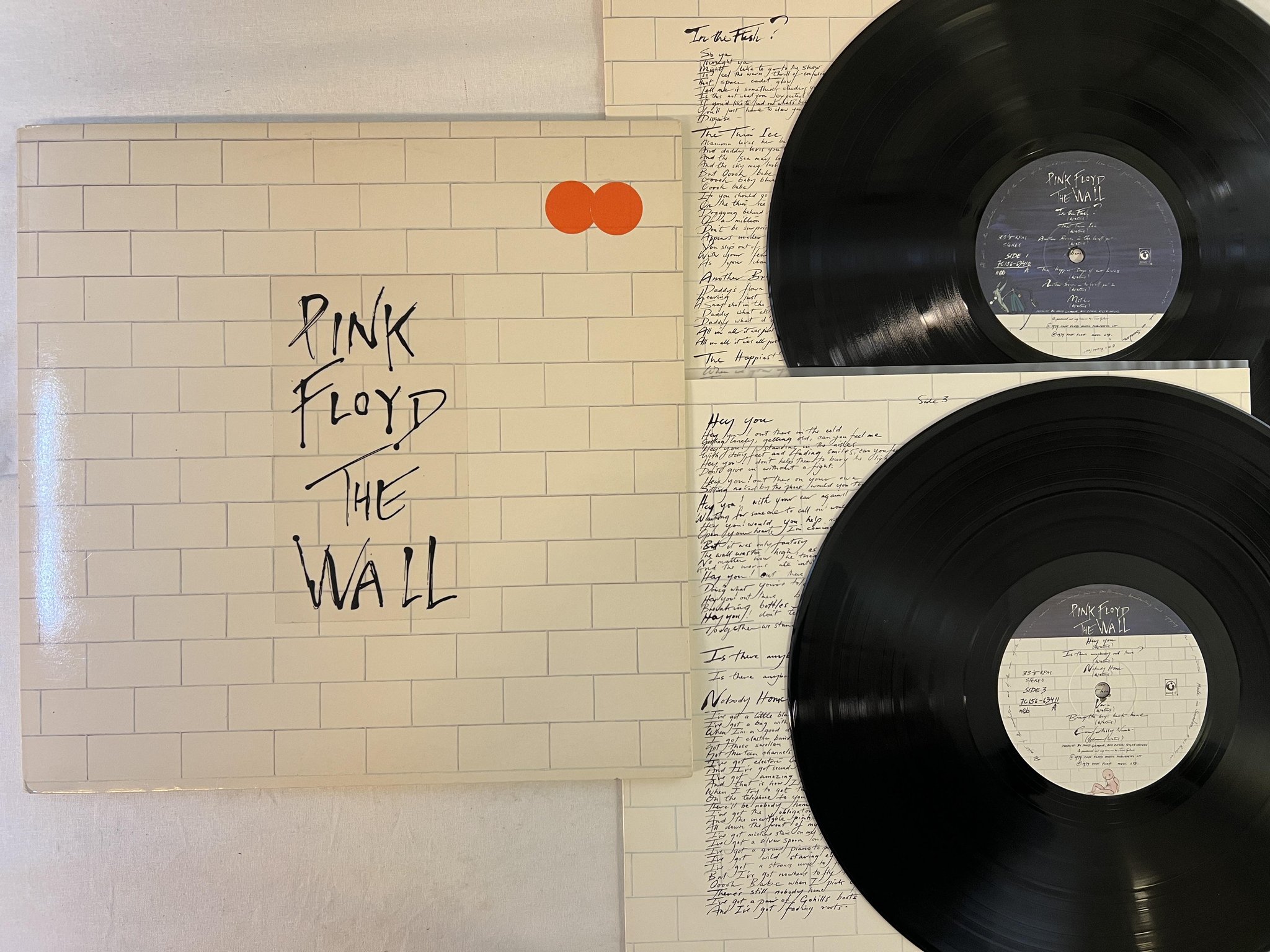 Omslagsbild för skivan PINK FLOYD the wall 2xLP -79 ncb HARVEST 7C 156-63411