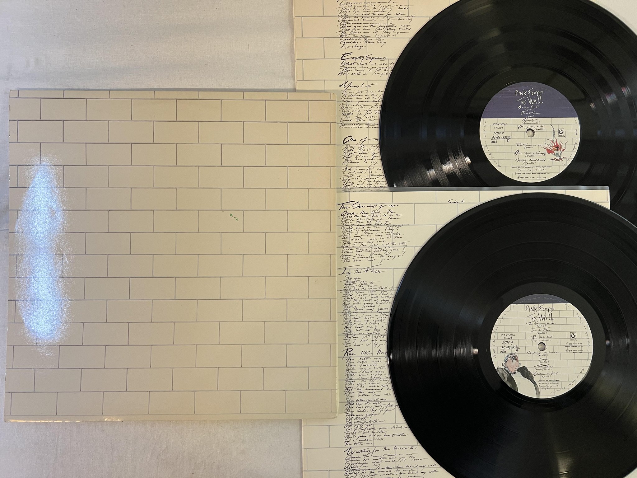 Omslagsbild för skivan PINK FLOYD the wall 2xLP -79 ncb HARVEST 7C 156-63411