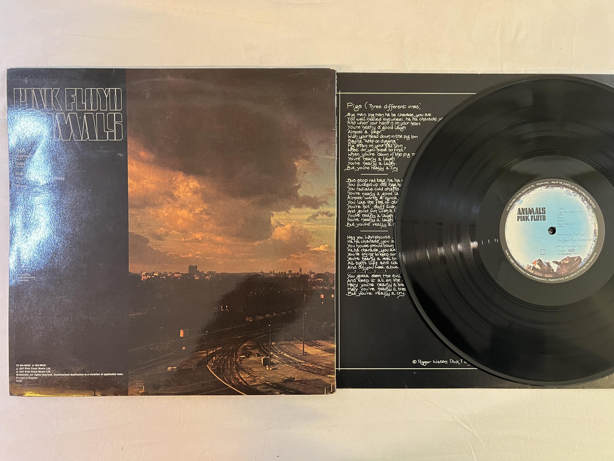 Omslagsbild för skivan PINK FLOYD animals LP -77 ncb HARVEST 7C 064-98434