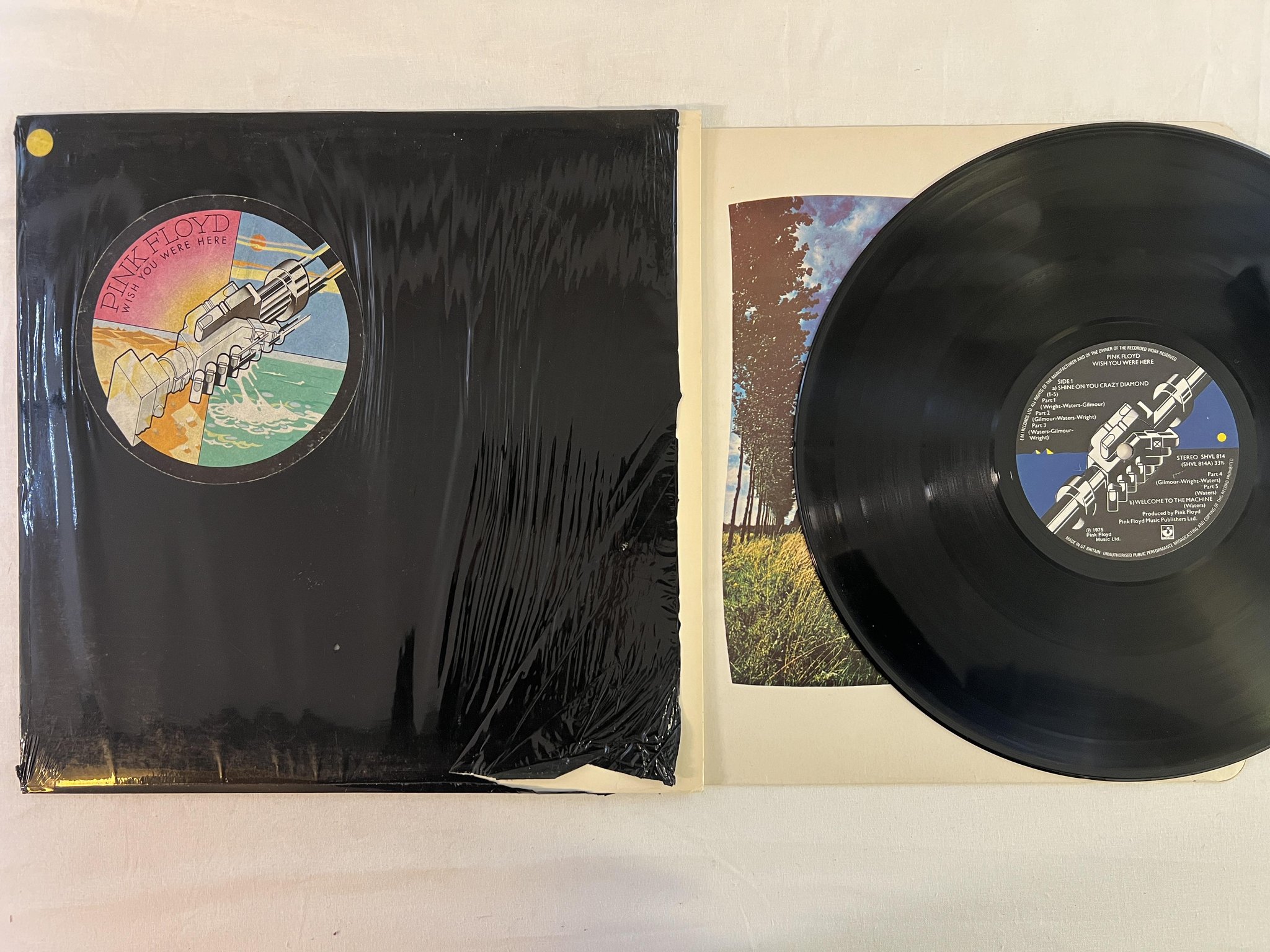 Omslagsbild för skivan PINK FLOYD wish you were here LP -75 UK HARVEST SHVL 814 ** w/ black shrink **
