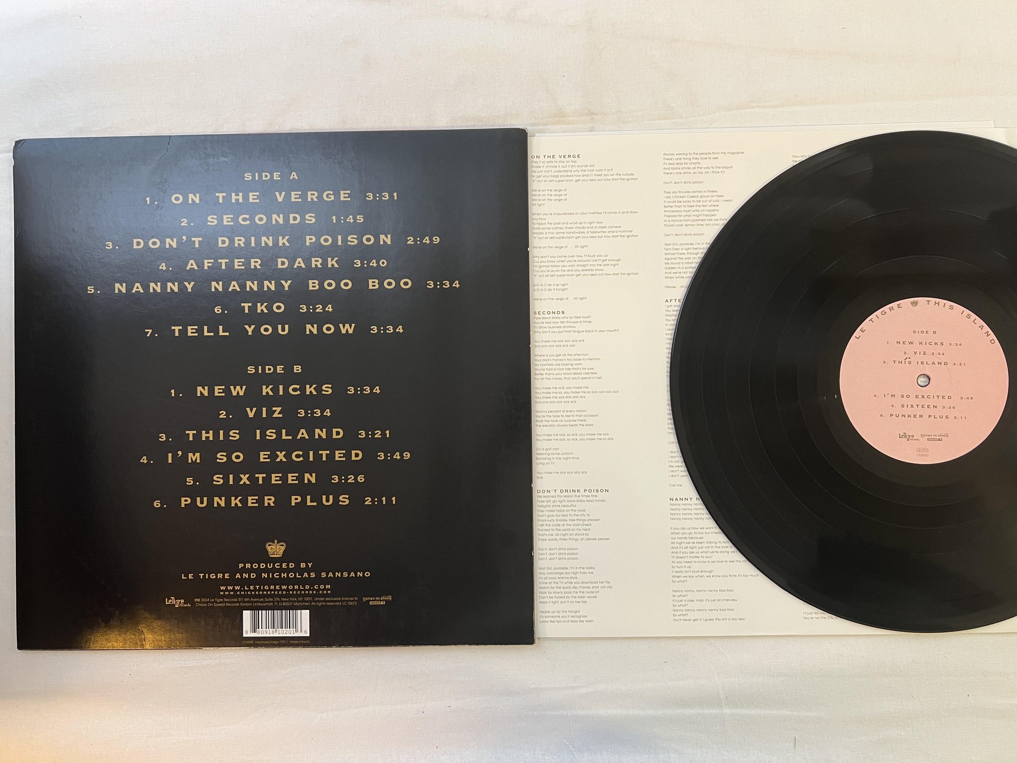 Omslagsbild för skivan LE TIGRE this island LP 2004 US LE TIGRE RECORDS LT005 *** SYNTH POP ***