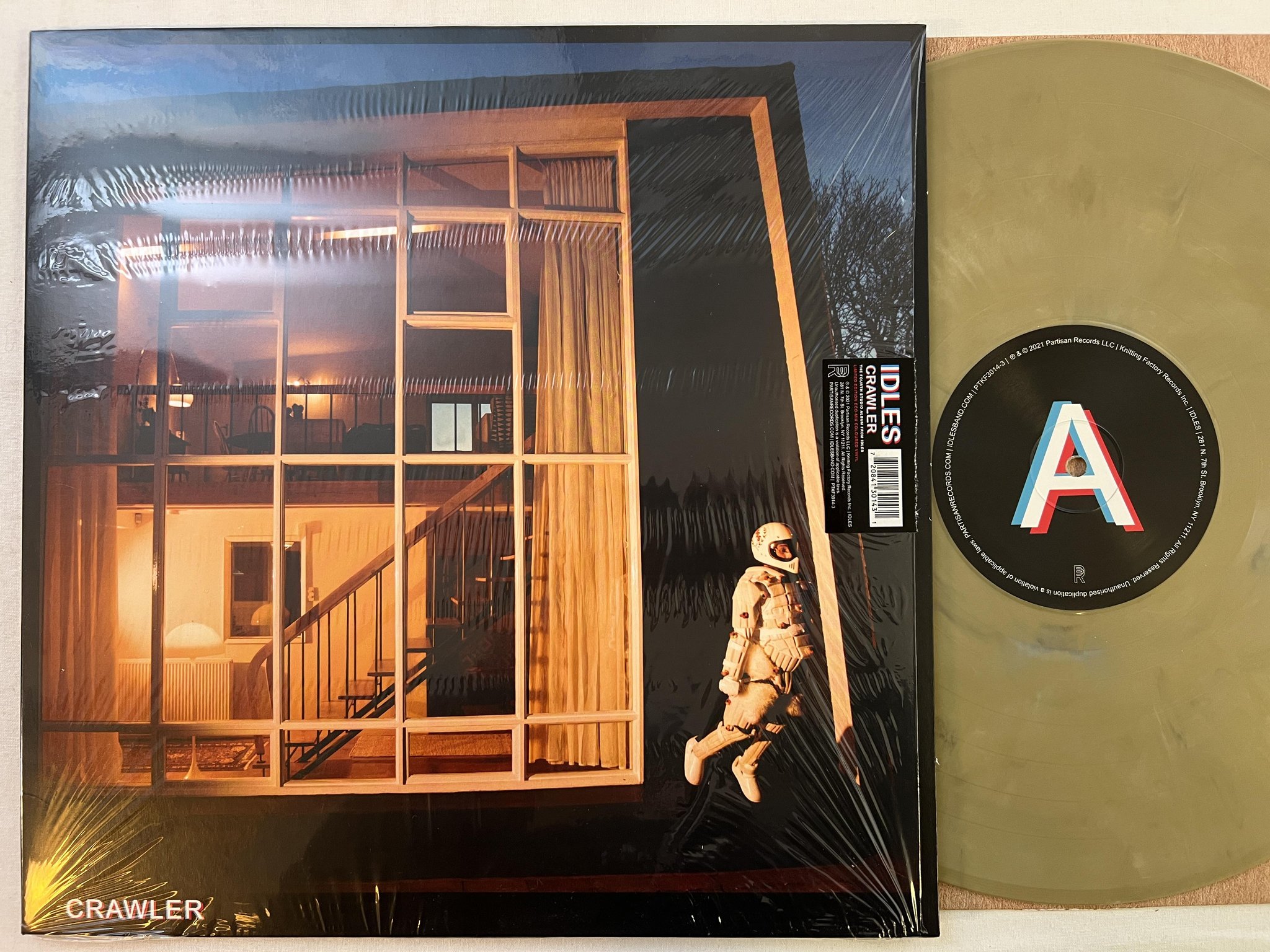 Omslagsbild för skivan IDLES crawler LP 2021 PARTISAN PTKF3014-3 *** PUNK ***