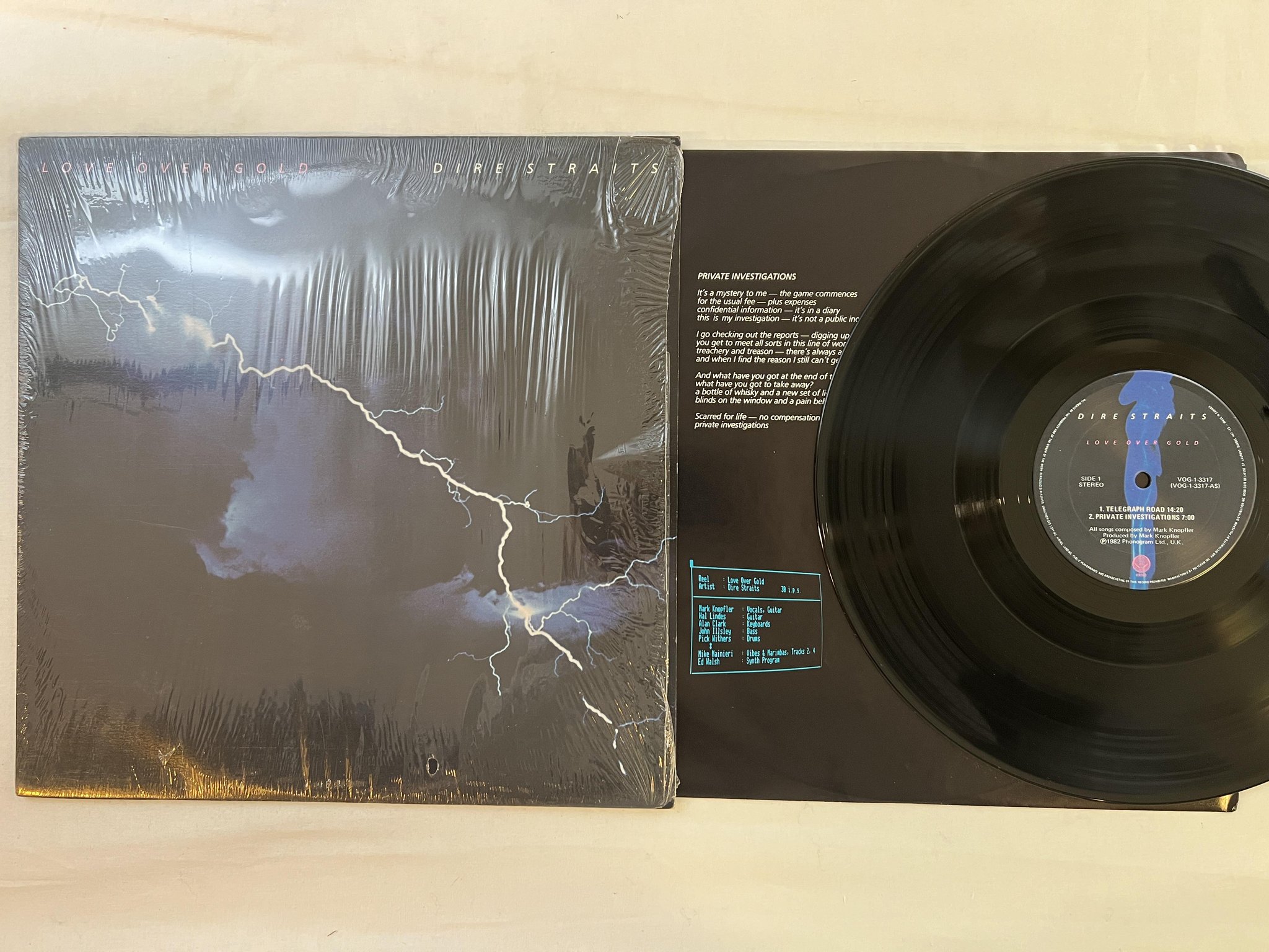 Omslagsbild för skivan DIRE STRAITS love over gold LP -82 Can VERTIGO VOG 1-3317