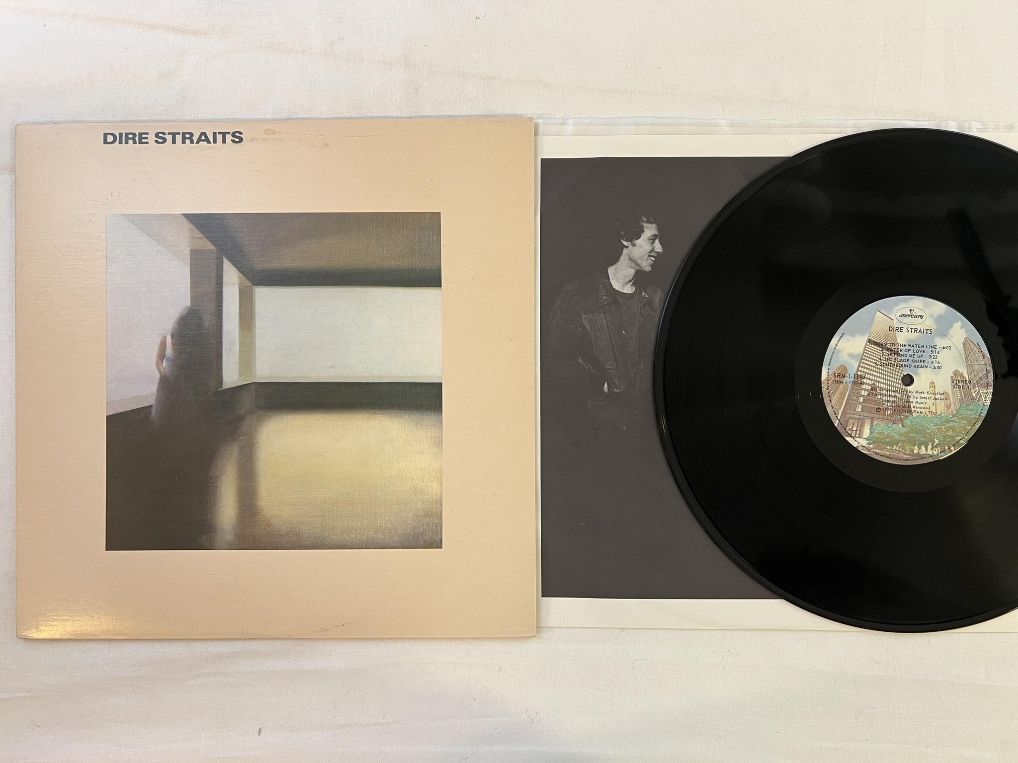 Omslagsbild för skivan DIRE STRAITS s/t LP -78 Can MERCURY SRM-1-1197