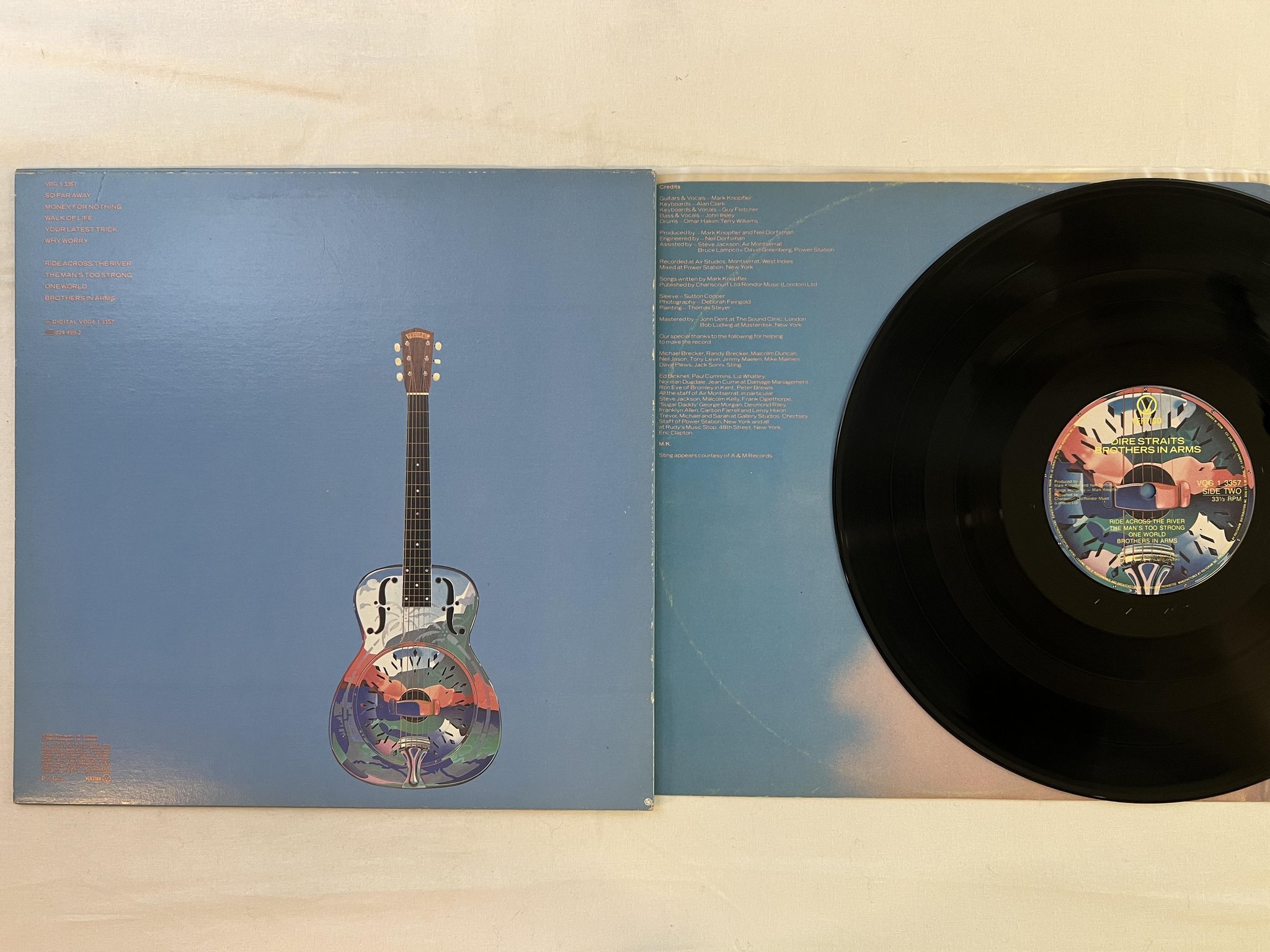 Omslagsbild för skivan DIRE STRAITS brothers in arms LP -85 Can VERTIGO VOG 1-3357