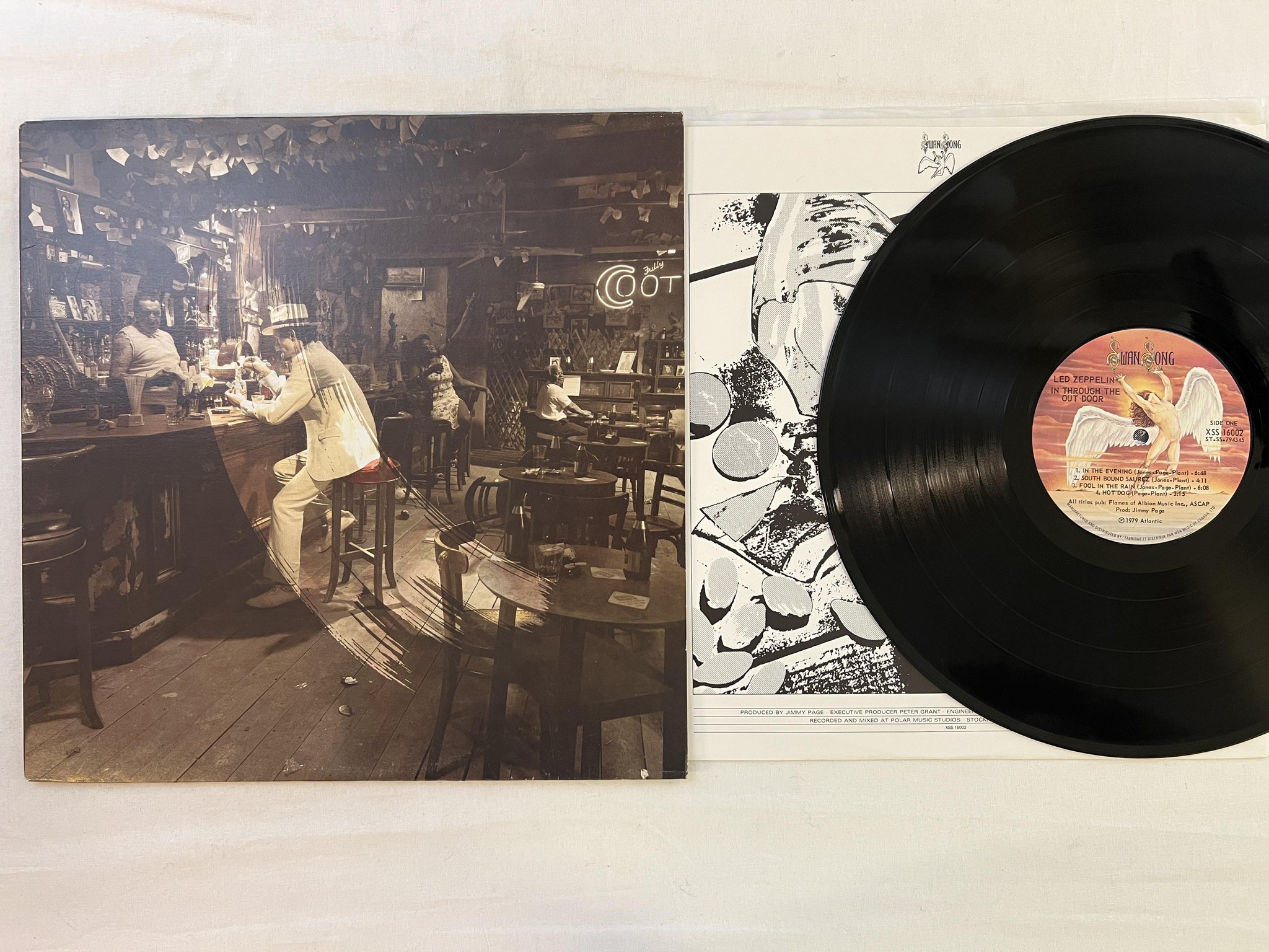 Omslagsbild för skivan LED ZEPPELIN in through the door LP -79 Can SWAN SONG XSS 16002