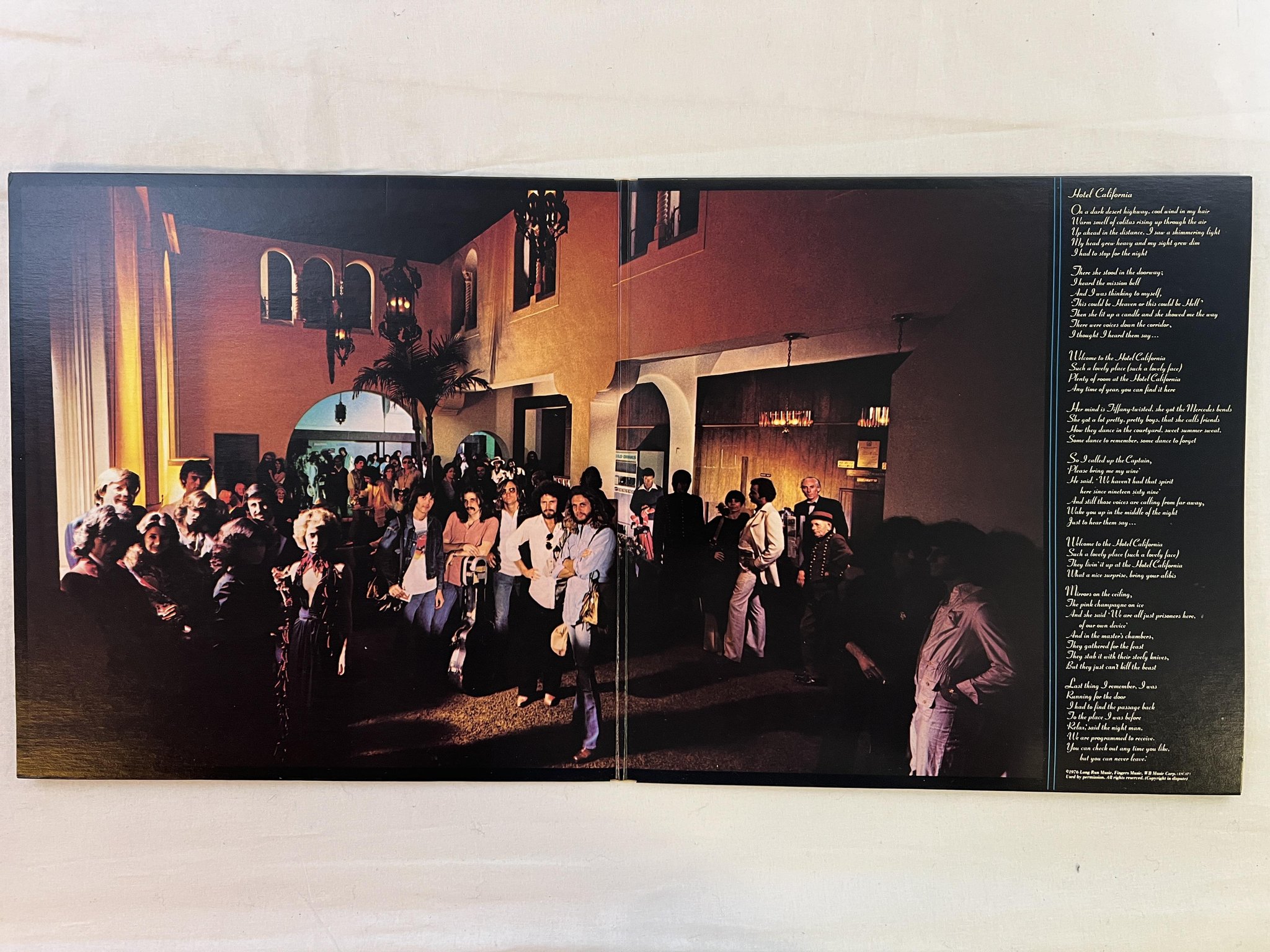 Omslagsbild för skivan THE EAGLES hotel california LP -76 Can WARNER 6E 103