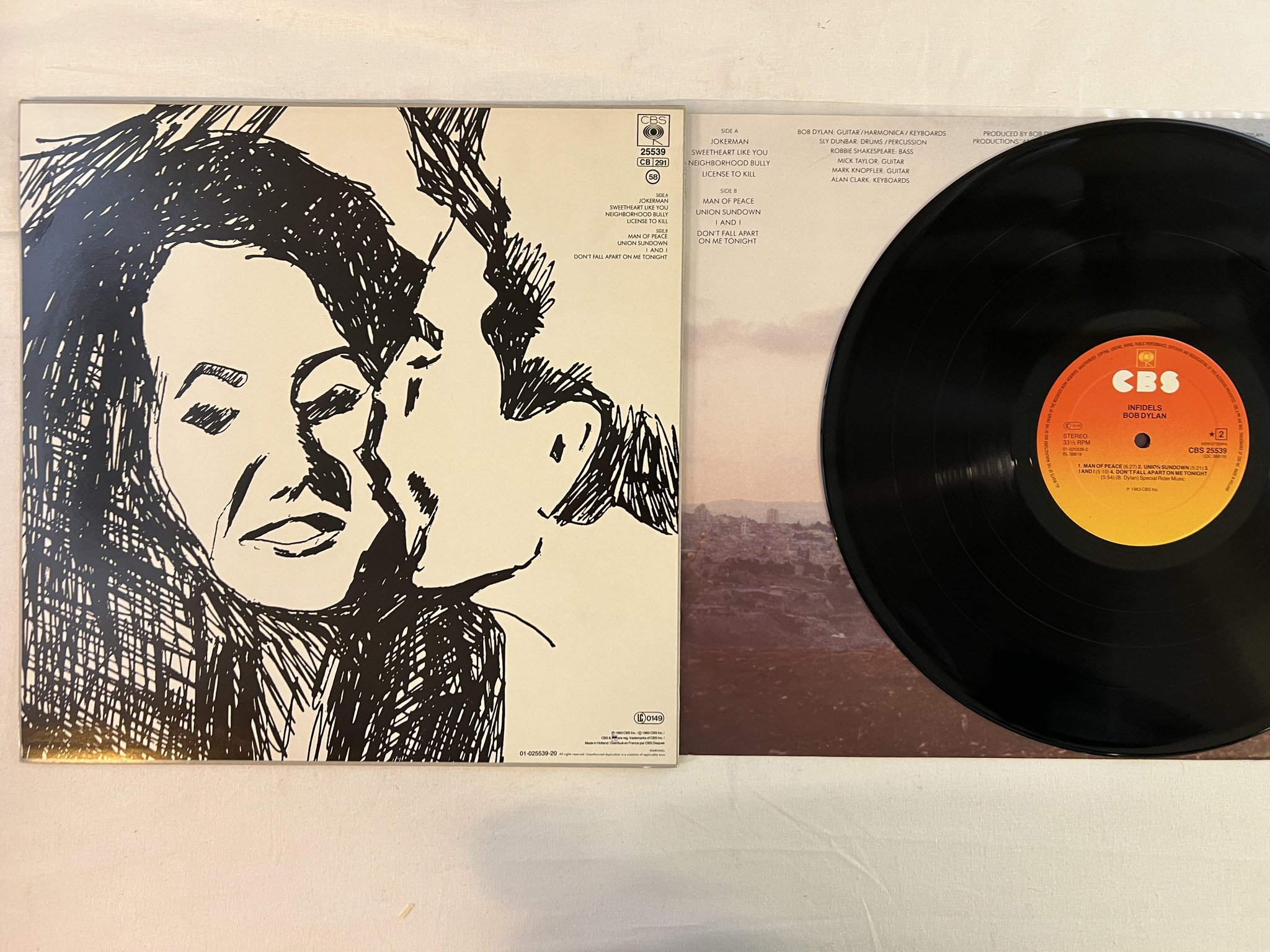 Omslagsbild för skivan BOB DYLAN infidels LP -83 Hol CBS 25539