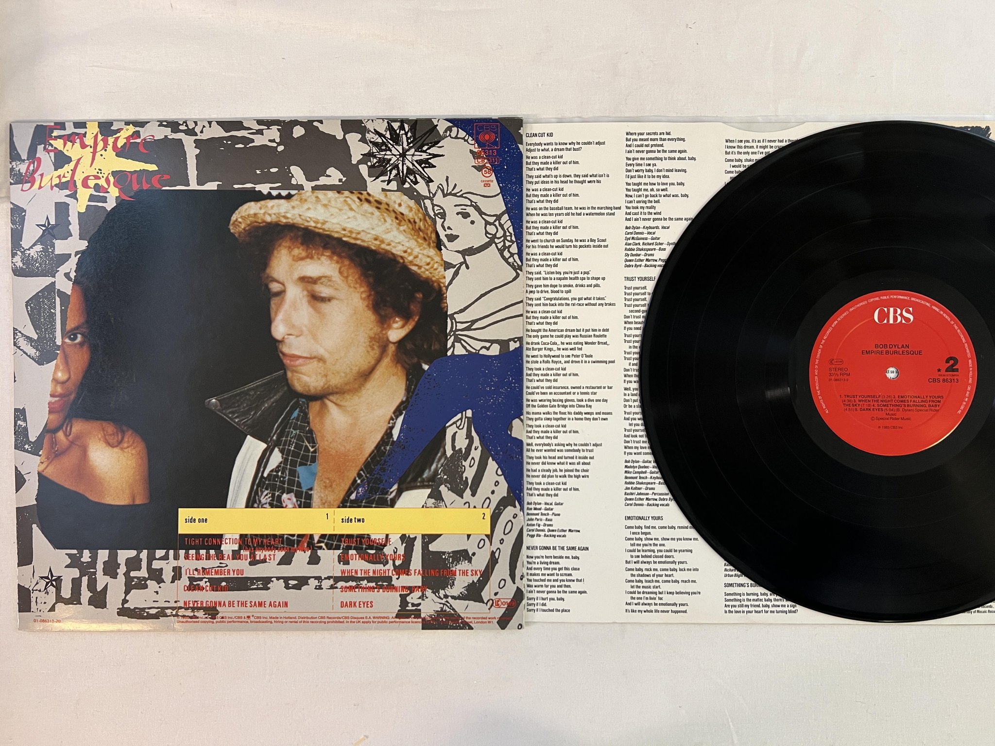 Omslagsbild för skivan BOB DYLAN empire burlesque LP -85 Hol CBS 86313