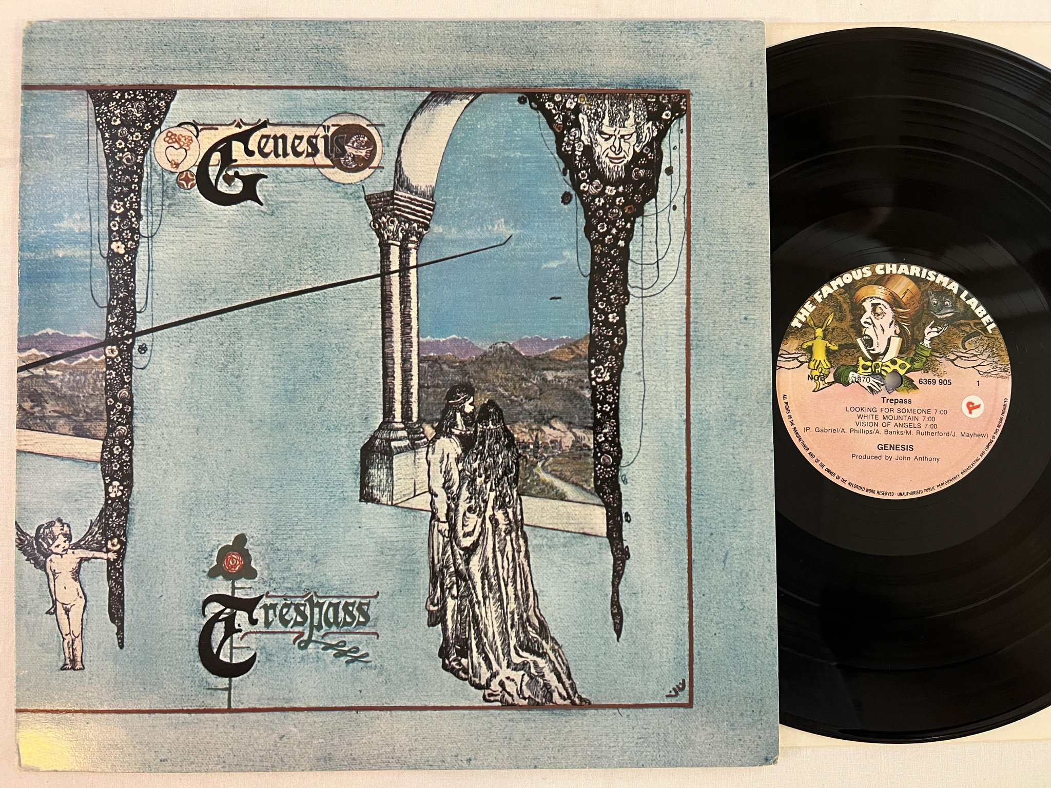 Omslagsbild för skivan GENESIS trepass LP ncb THE FAMOUS CHARISMA LABEL 6369 905