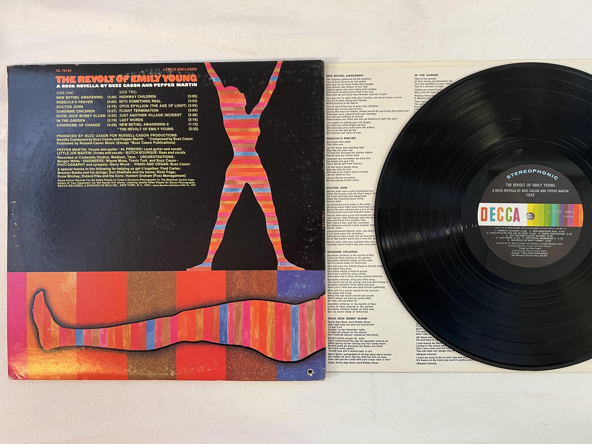 Omslagsbild för skivan FOXX The Revolt Of Emily Young LP -70 US decca DL 75193