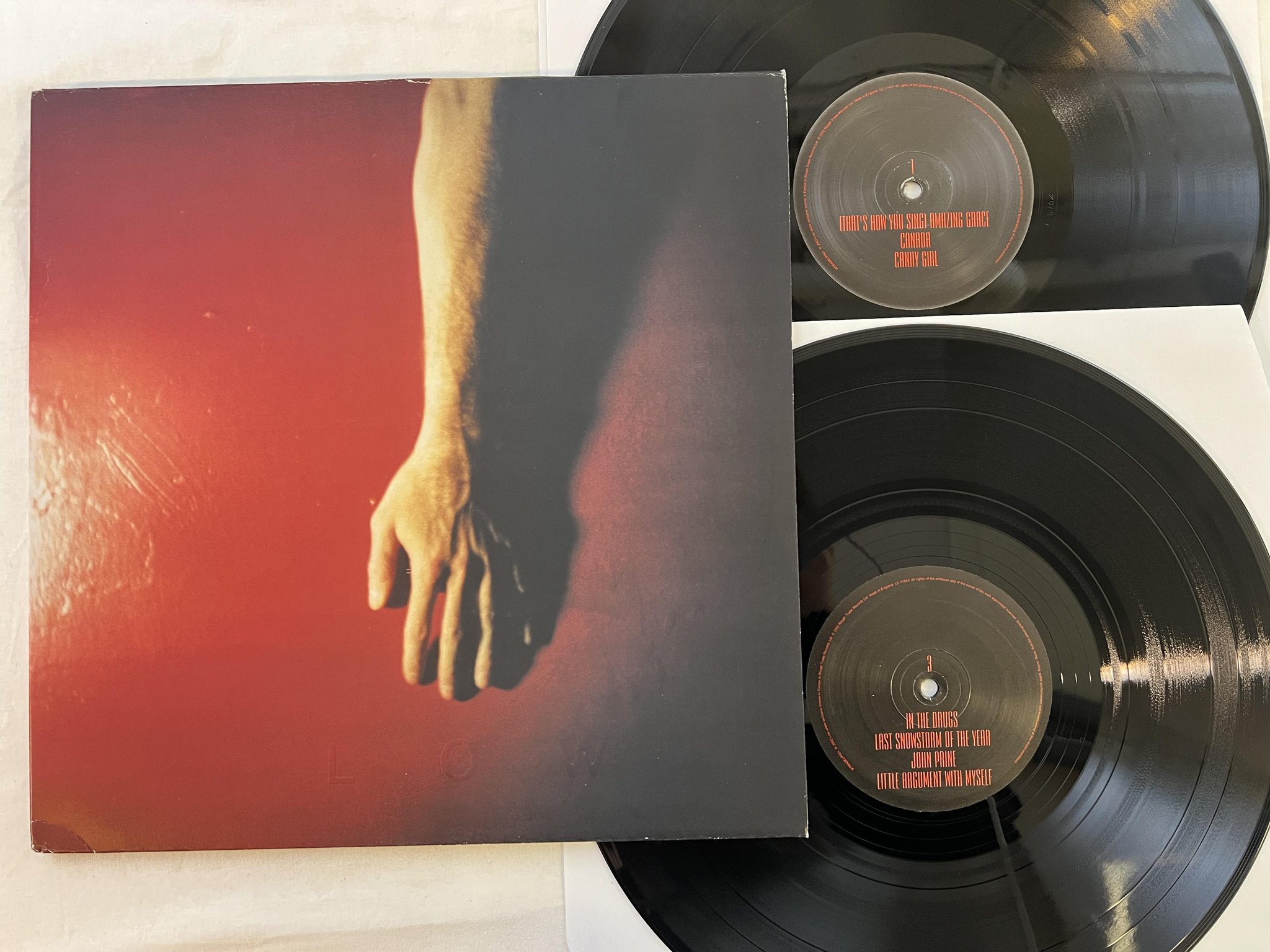 Omslagsbild för skivan LOW trust 2xLP 2002 ROUGH TRADE RTRADELP061 ** indie rock **