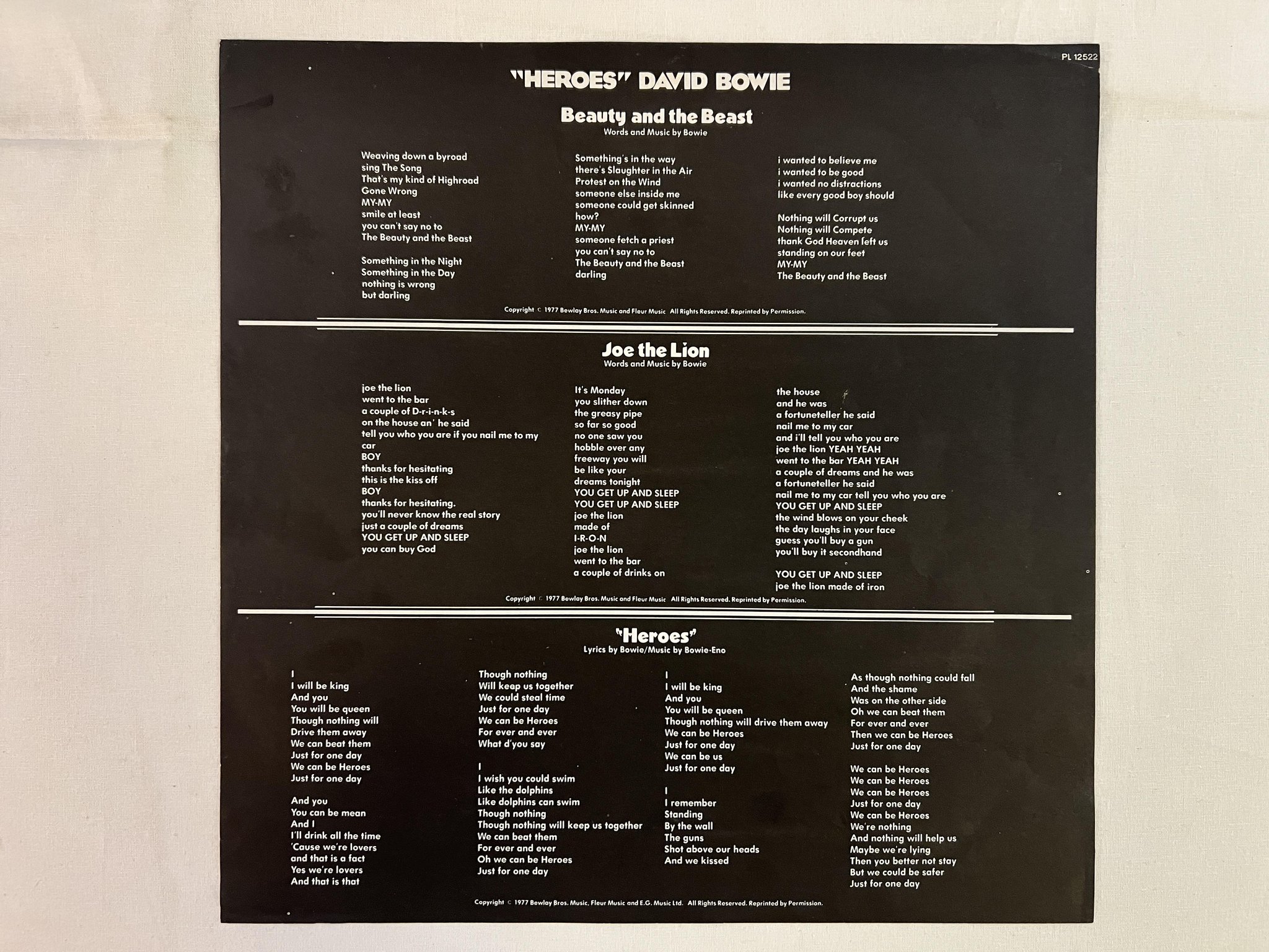 Omslagsbild för skivan DAVID BOWIE low LP -77 UK RCA PL 12030