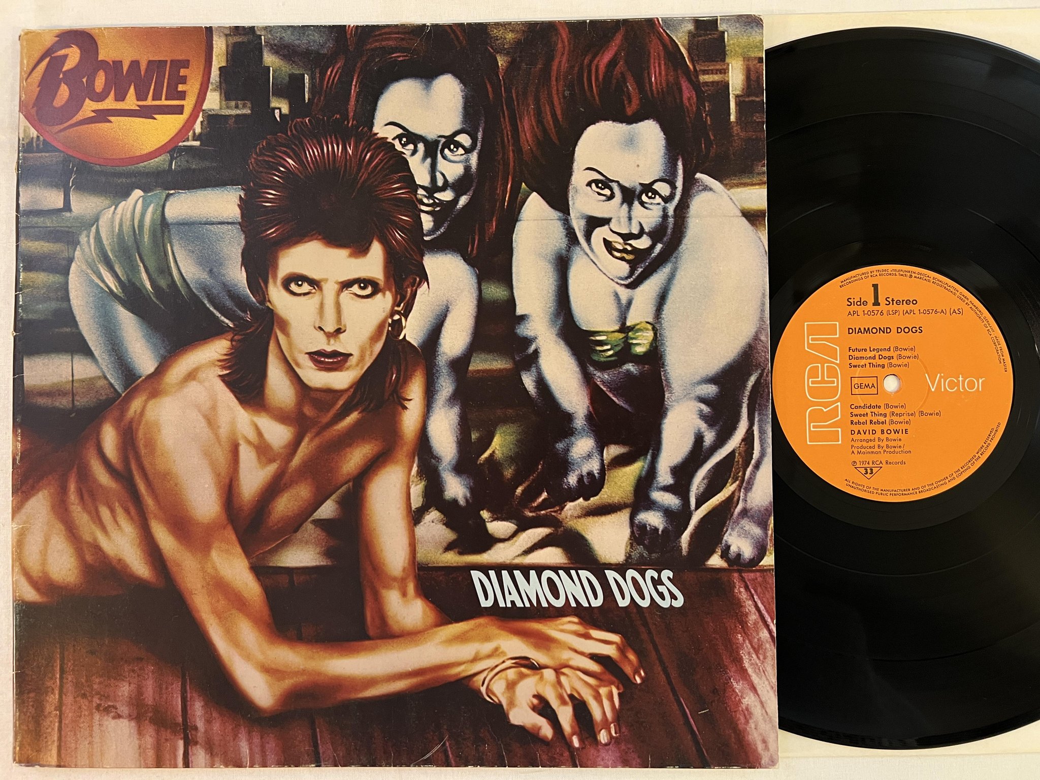 Omslagsbild för skivan DAVID BOWIE diamond dogs LP -74 Ger RCA APL 1-0576