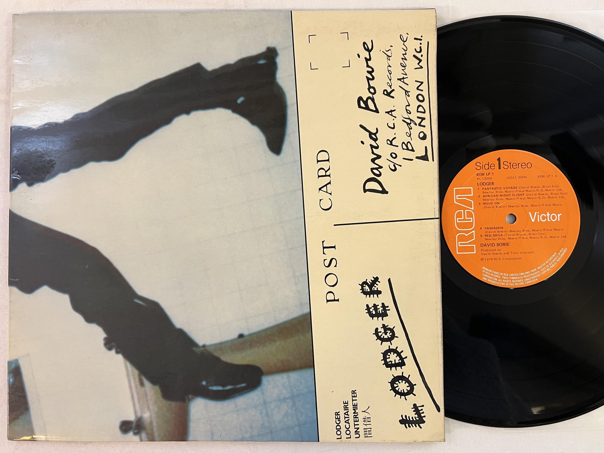 Omslagsbild för skivan DAVID BOWIE lodger LP -79 UK RCA BOW LP 1