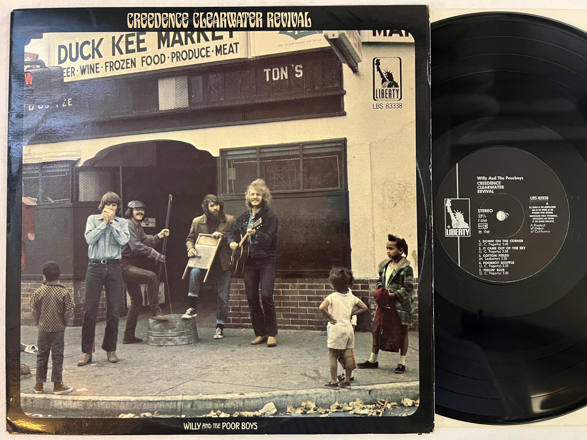 Omslagsbild för skivan CREEDENCE CLEARWATER REVIVALwillie and the poor boys LP ncb LIBERTY LBS 83338