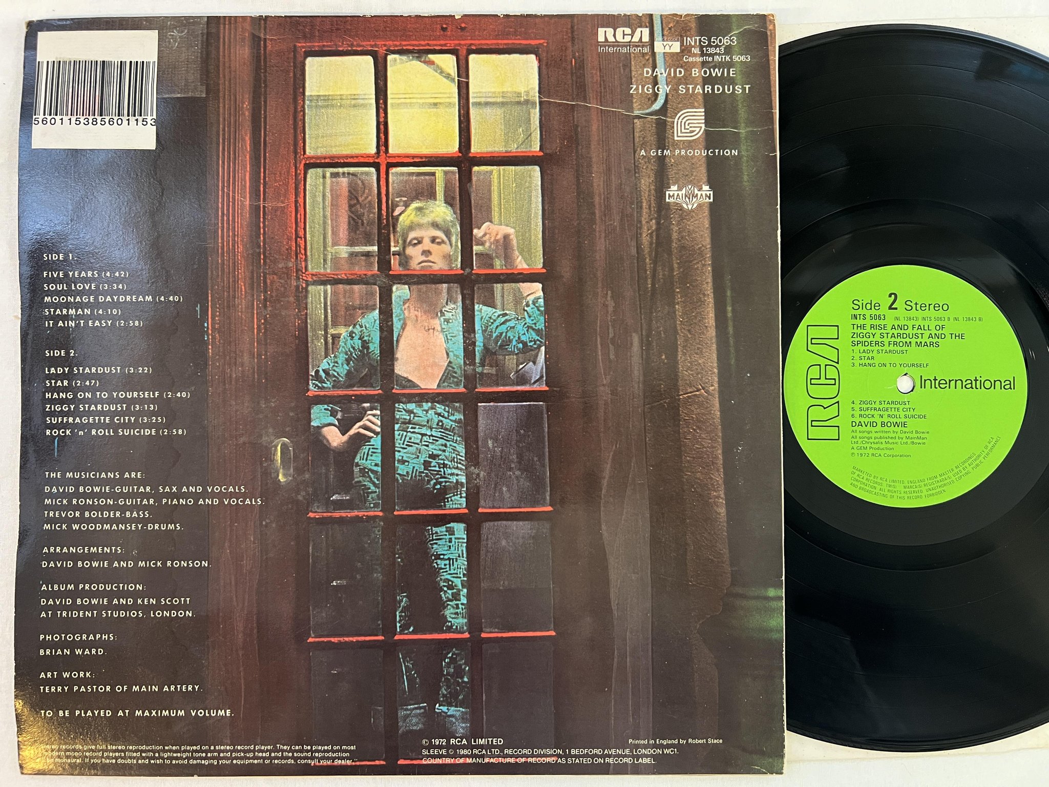 Omslagsbild för skivan DAVID BOWIE the rise and fall of Ziggy Stardust LP re UK RCA INTS 506