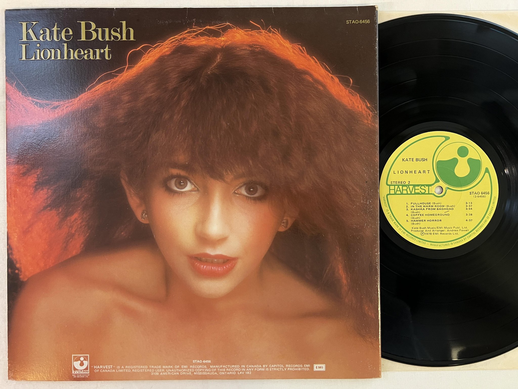 Omslagsbild för skivan KATE BUSH lionheart LP -78 Can HARVEST STAO 6456