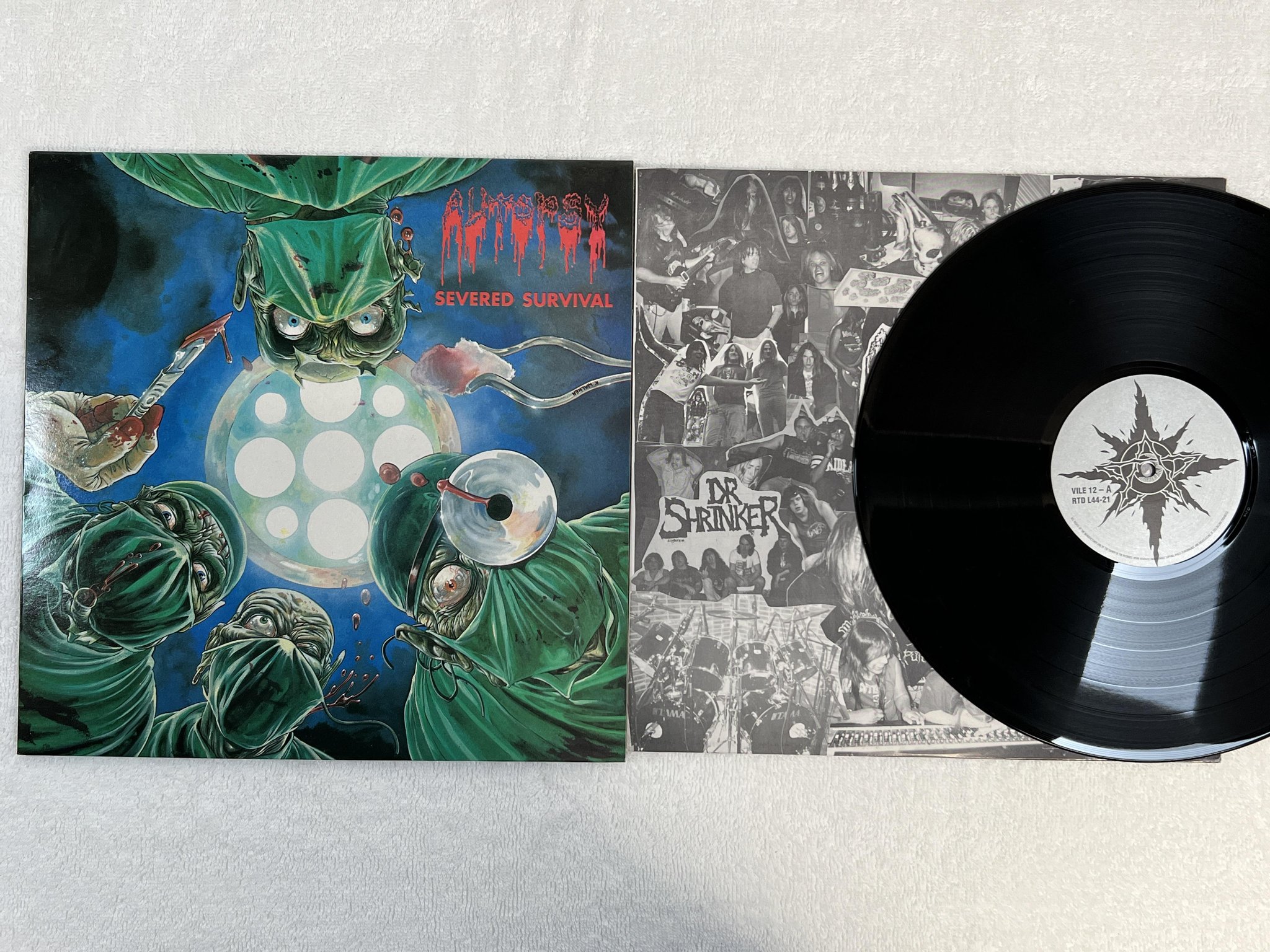 Omslagsbild för skivan AUTOPSY Severed Survival LP -90 UK PEACEVILLE VILE 12 ** DEATH METAL **