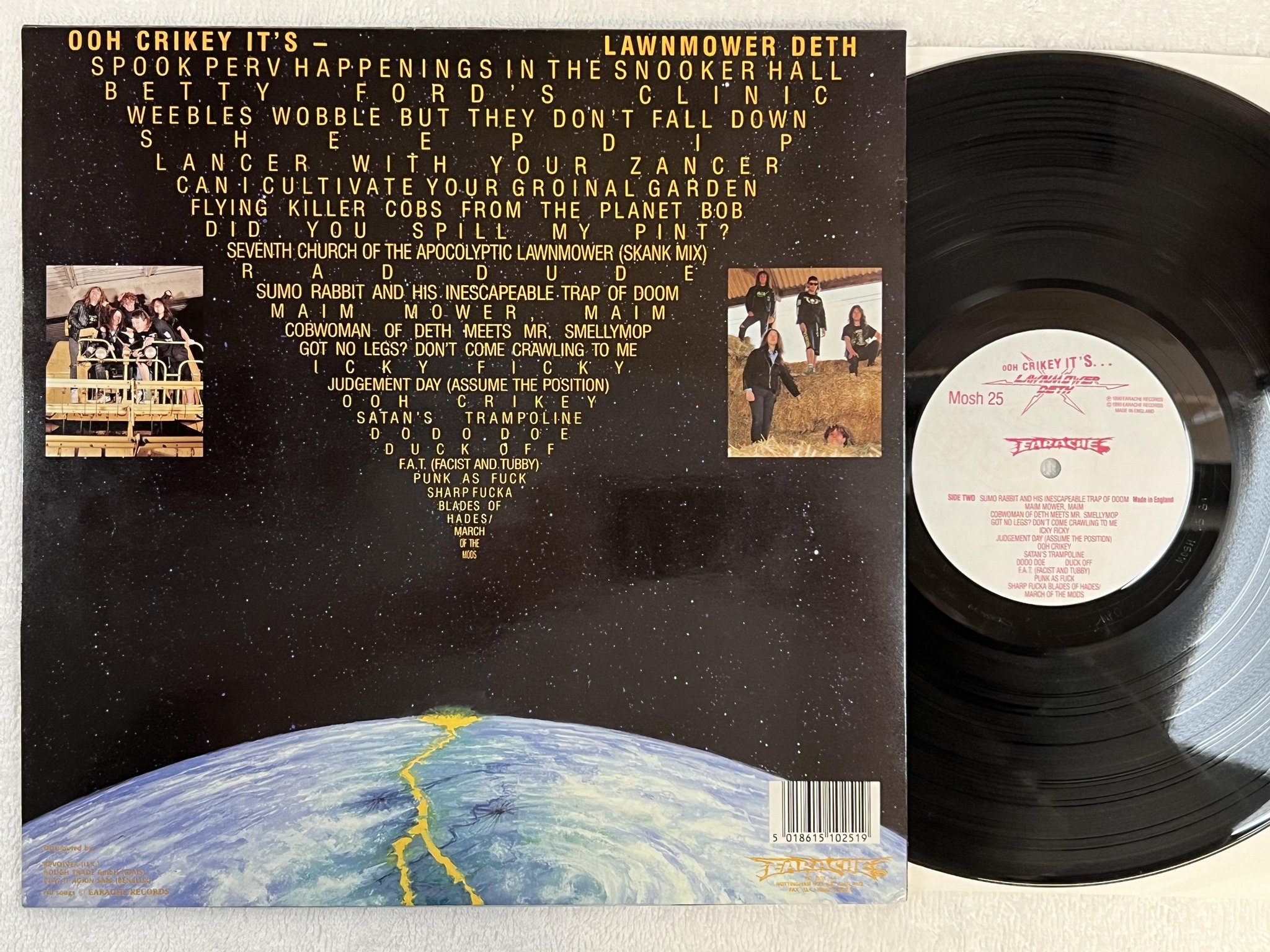 Omslagsbild för skivan LAWNMOVER DETH Ooh Crikey It's... LP -90 EARACHE Mosh 25