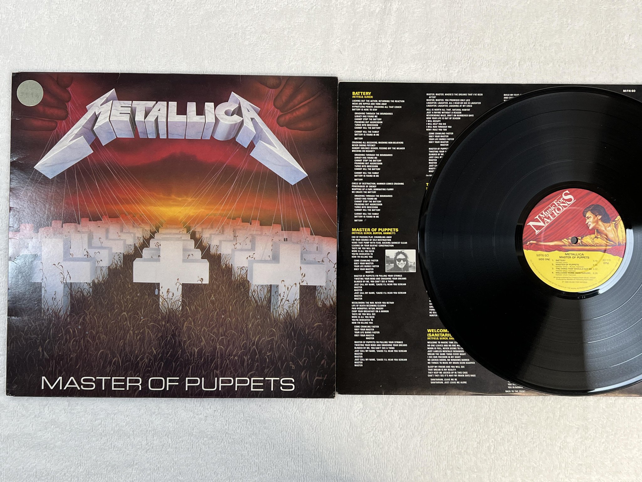 Omslagsbild för skivan METALLICA master of puppets LP -88 MUSIC FOR NATIONS MFN 60