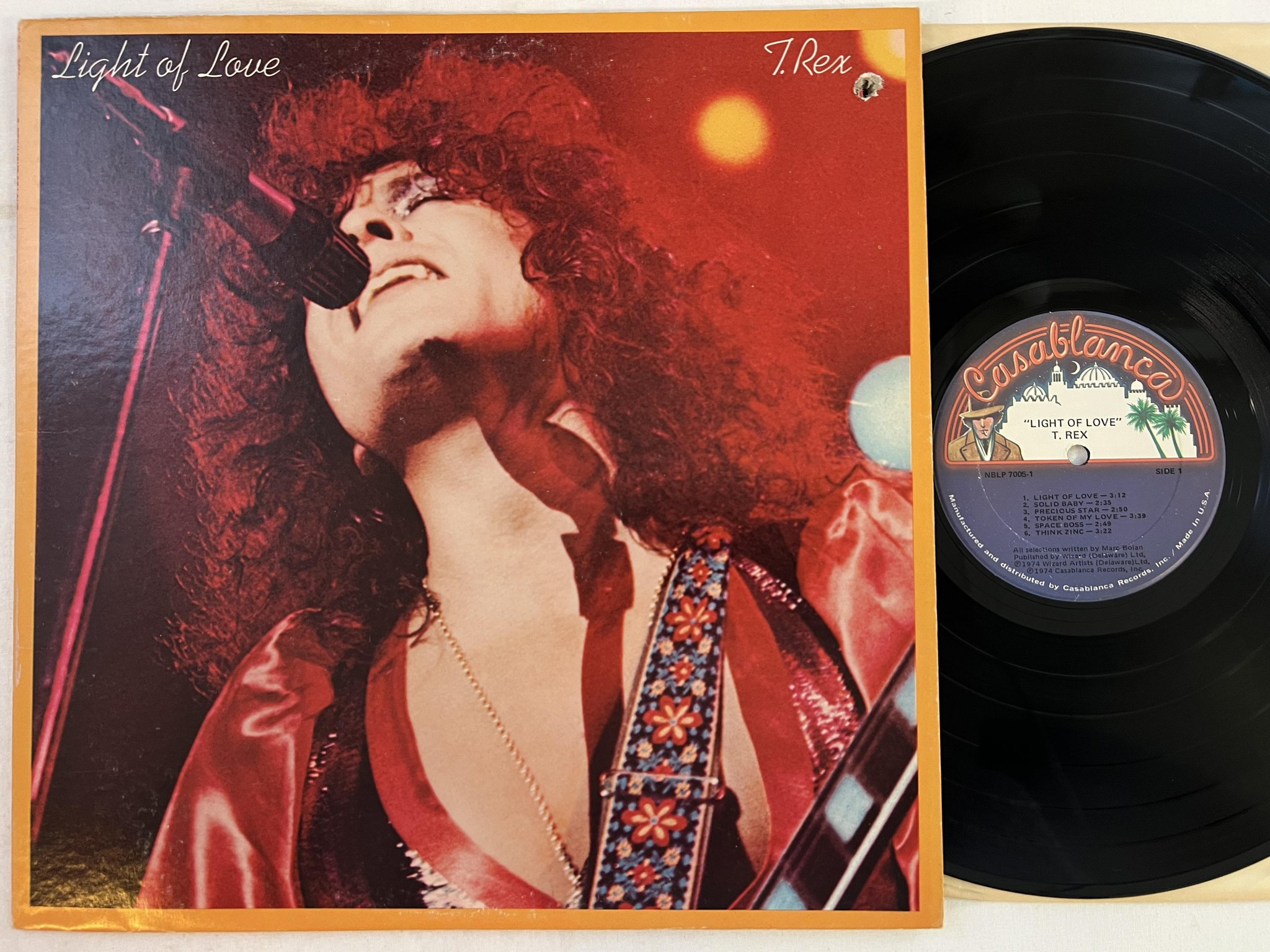 Omslagsbild för skivan T REX light of love LP -74 US CASABLANCA NPLP 7005-2
