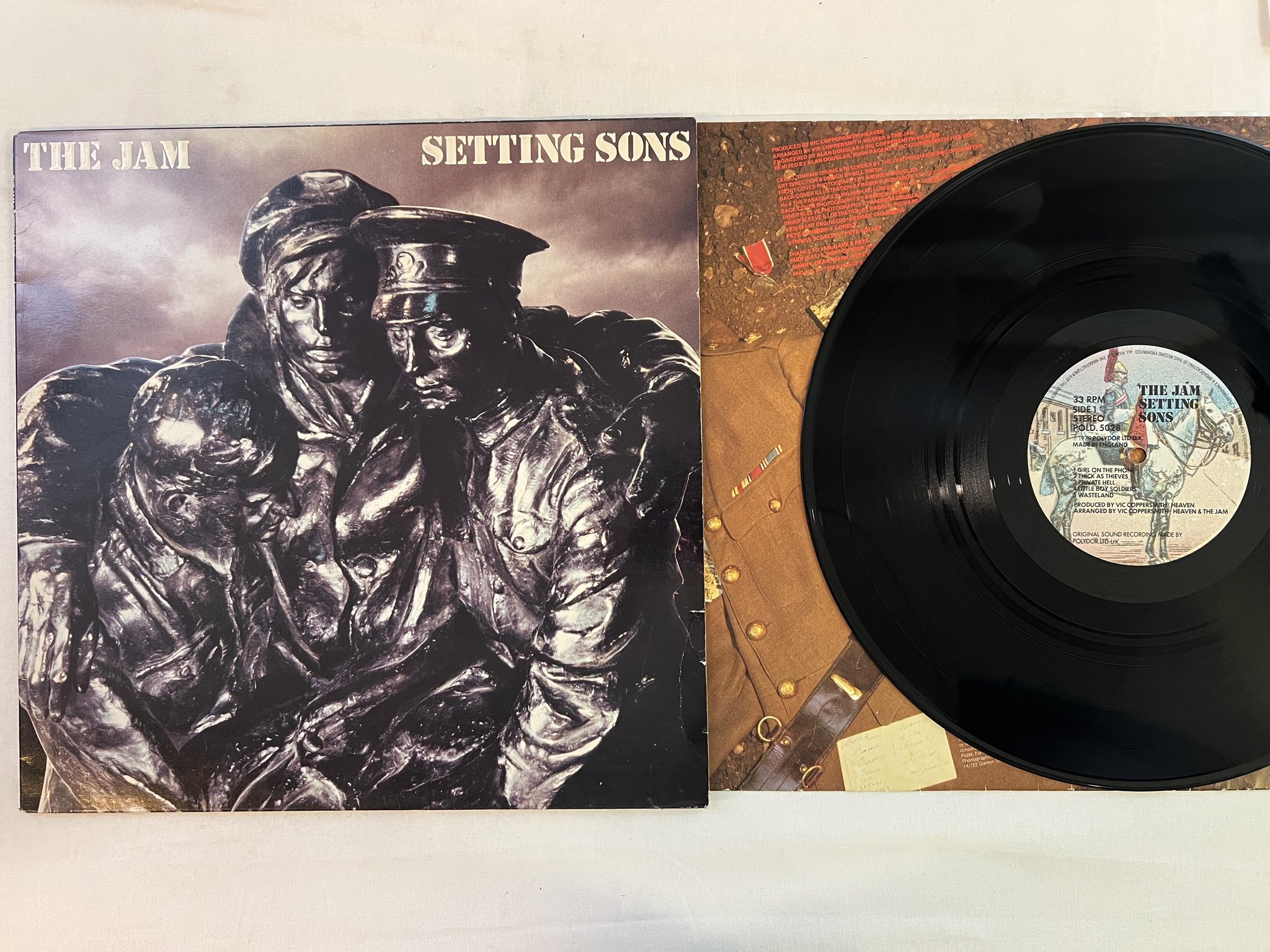 Omslagsbild för skivan THE JAM setting sons LP -79 UK POLYDOR POLD 5028