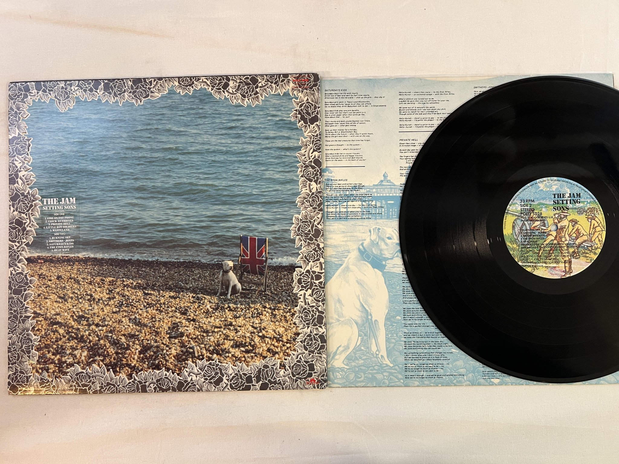Omslagsbild för skivan THE JAM setting sons LP -79 UK POLYDOR POLD 5028