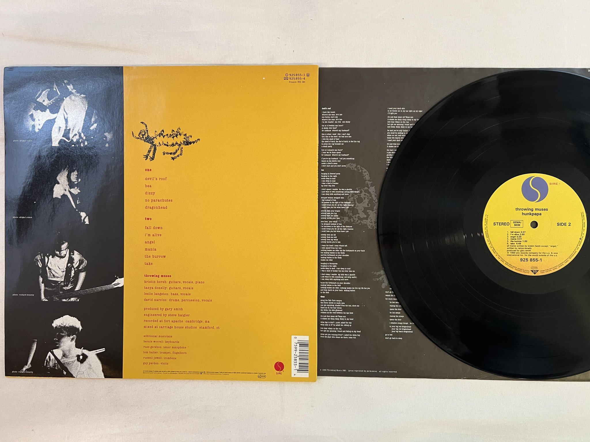 Omslagsbild för skivan THROWING MUSES hunkpapa LP -89 Ger SIRE 925 855-1