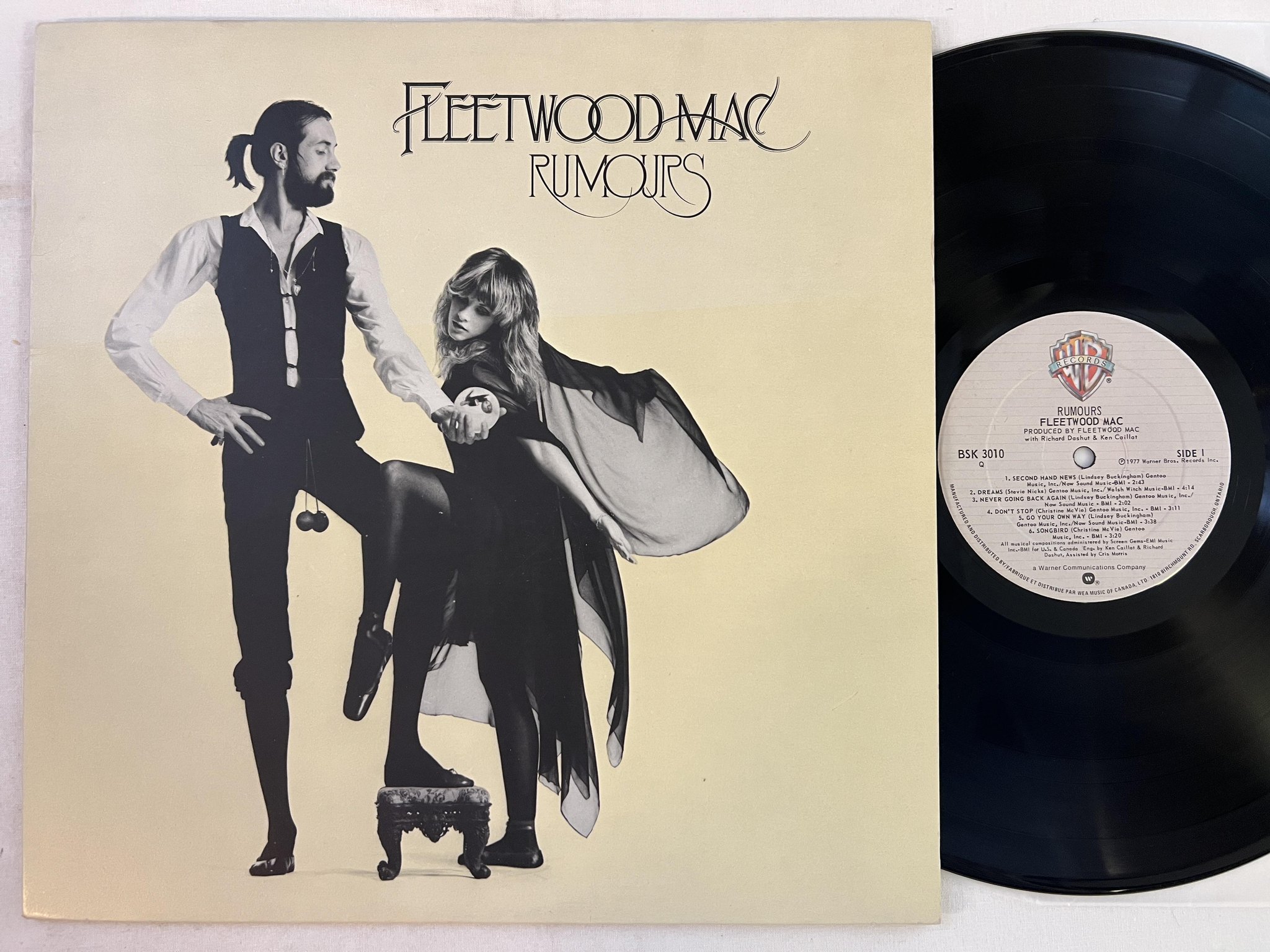 Omslagsbild för skivan FLEETWOOD MAC rumours LP -77 Can WARNER BSK 3010