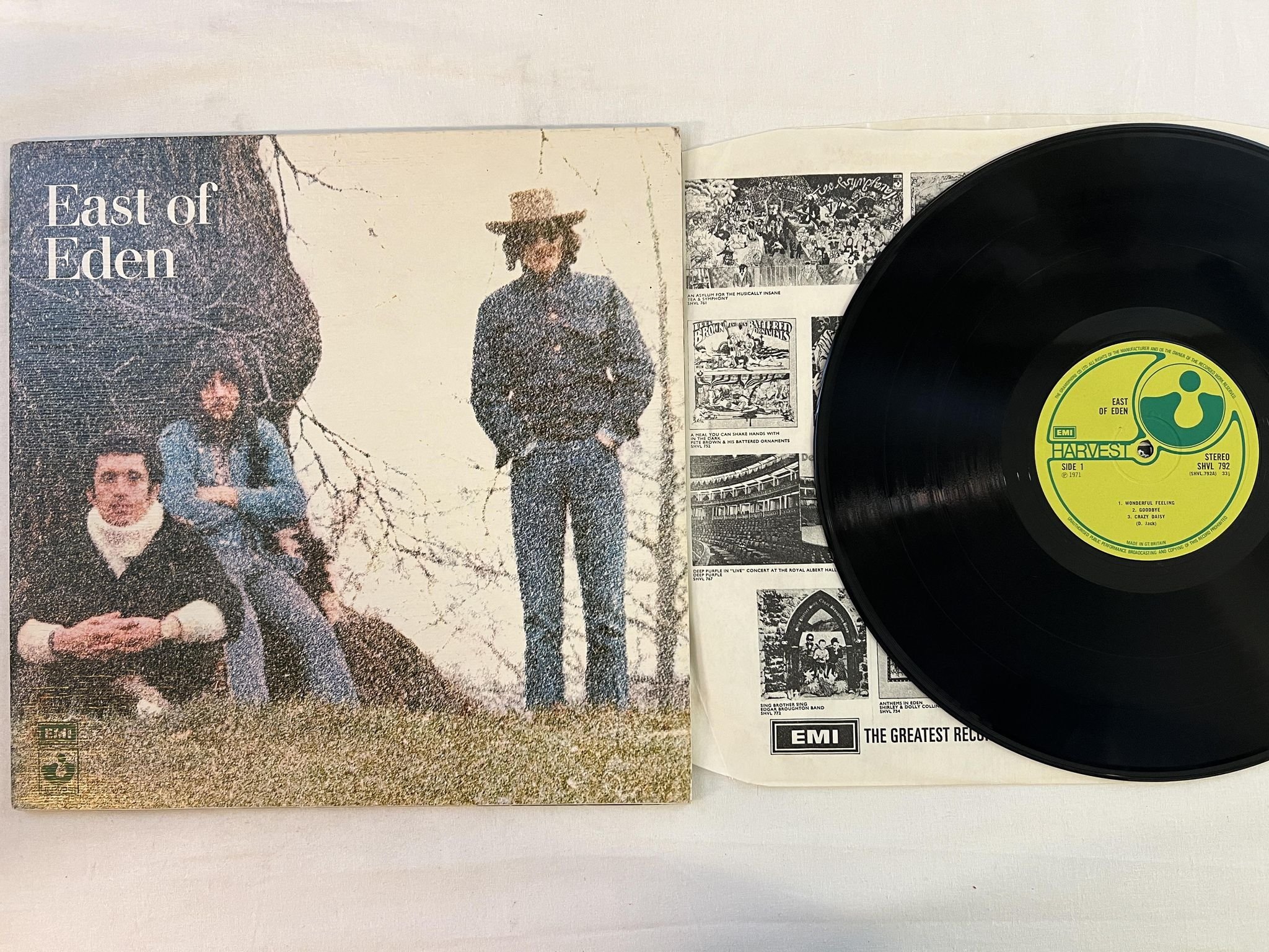 Omslagsbild för skivan EAST OF EDEN s/t LP -71 UK HARVEST SHVL 792