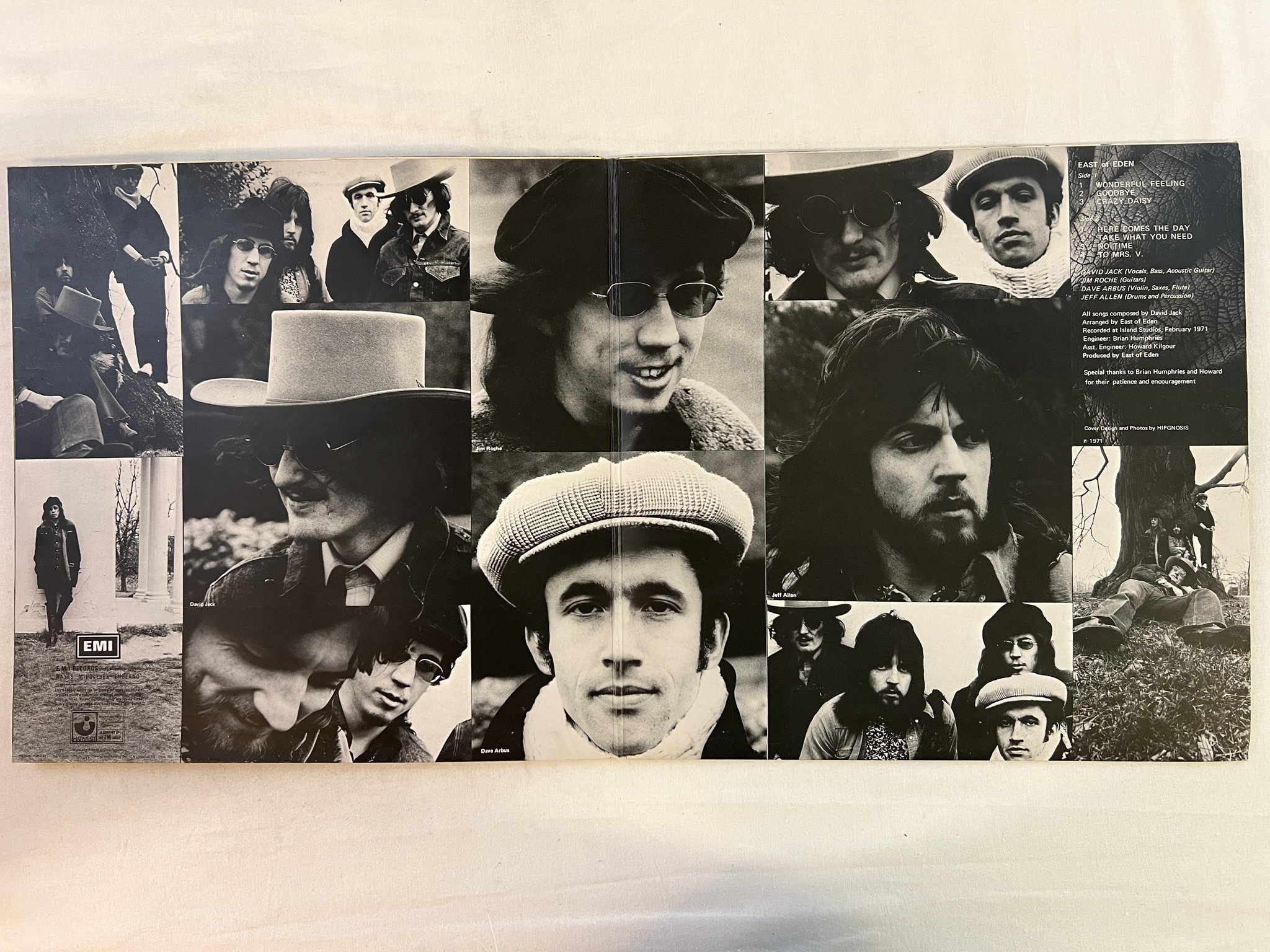 Omslagsbild för skivan EAST OF EDEN s/t LP -71 UK HARVEST SHVL 792