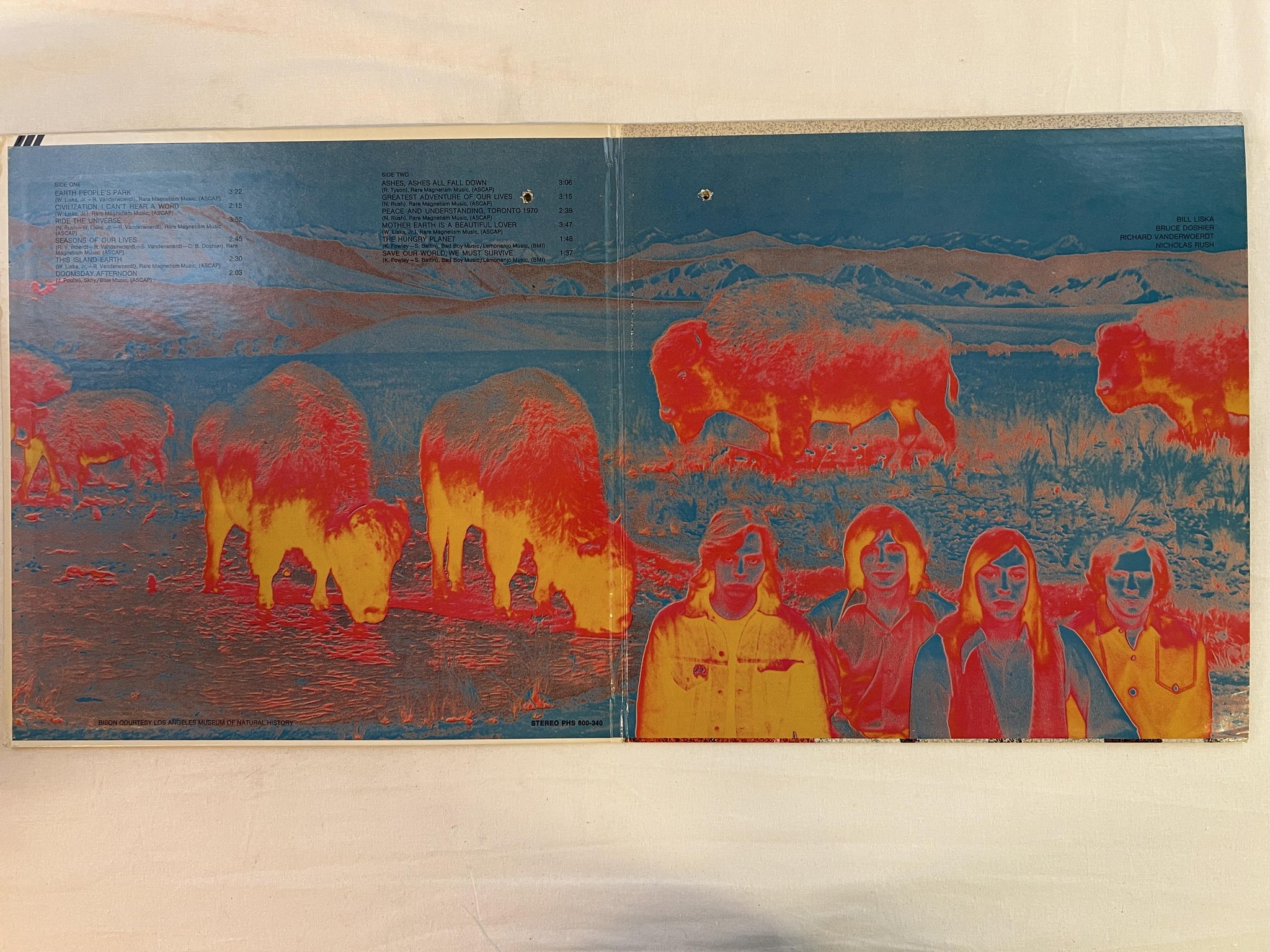 Omslagsbild för skivan EARTH ISLAND we must survive LP -70 US PHILIPS PHS 600-340