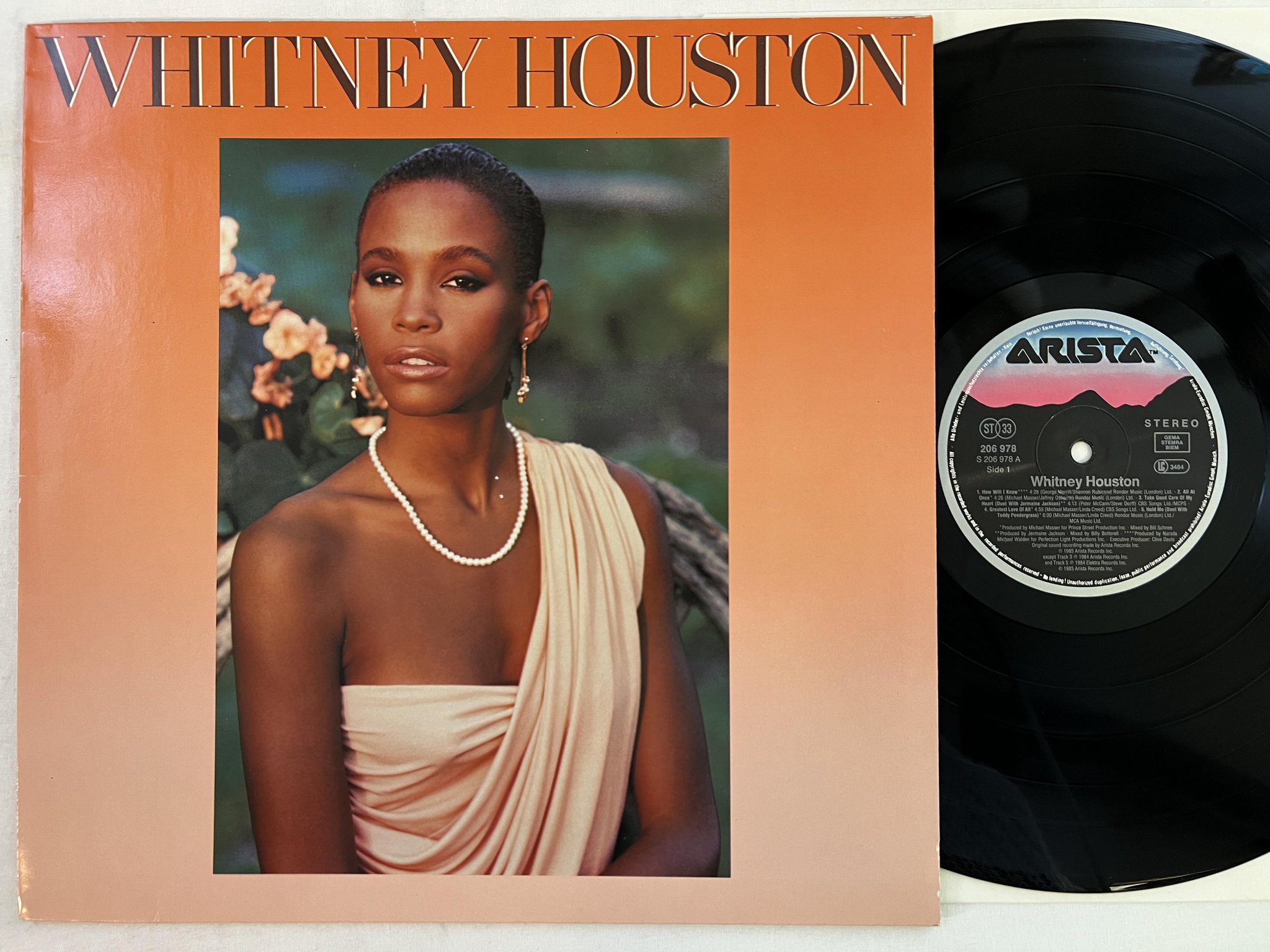 Omslagsbild för skivan WHITNEY HOUSTON s/t LP -85 Hol ARISTA 206978