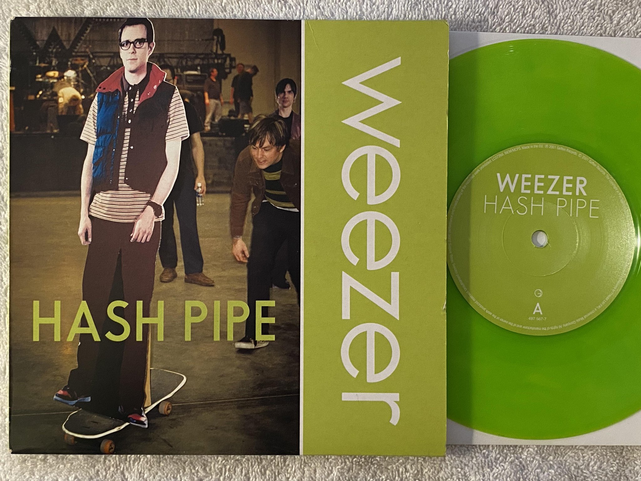 Omslagsbild för skivan WEEZER hash pipe 7" UK GEFFEN 497567-7