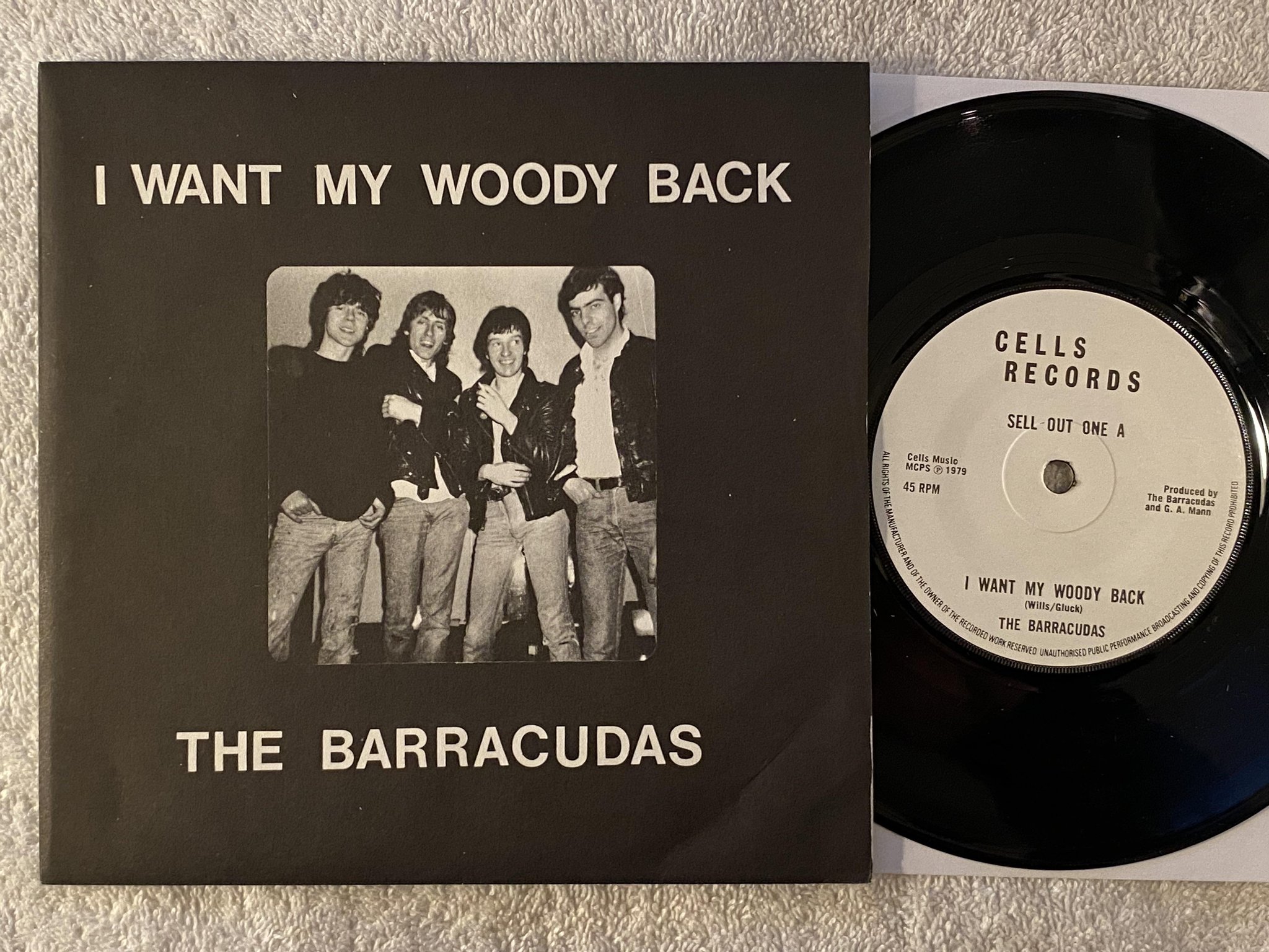 Omslagsbild för skivan THE BARRACUDAS I want my woody back 7" -79 CELLS SELL OUT ONE ** surf / punk **
