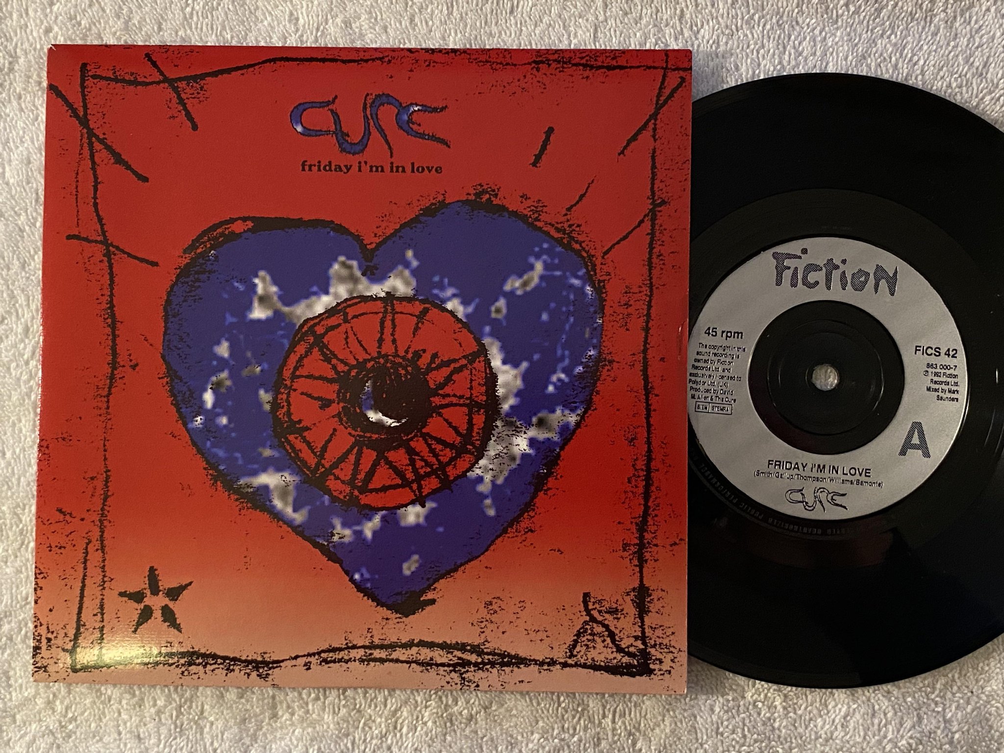 Omslagsbild för skivan CURE Friday I'm in love 7" -92 FICTION FICS 42 ***** CLASSIC *****