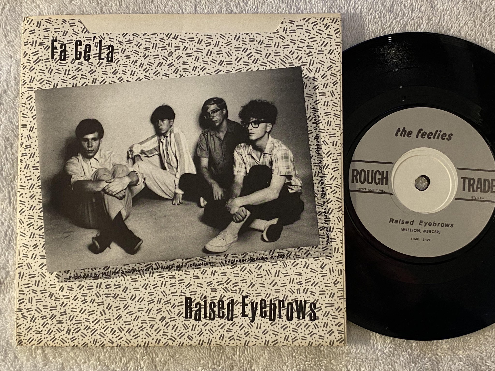 Omslagsbild för skivan THE FEELIES Raised Eyebrows 7" -79 UK ROUGH TRADE RT024