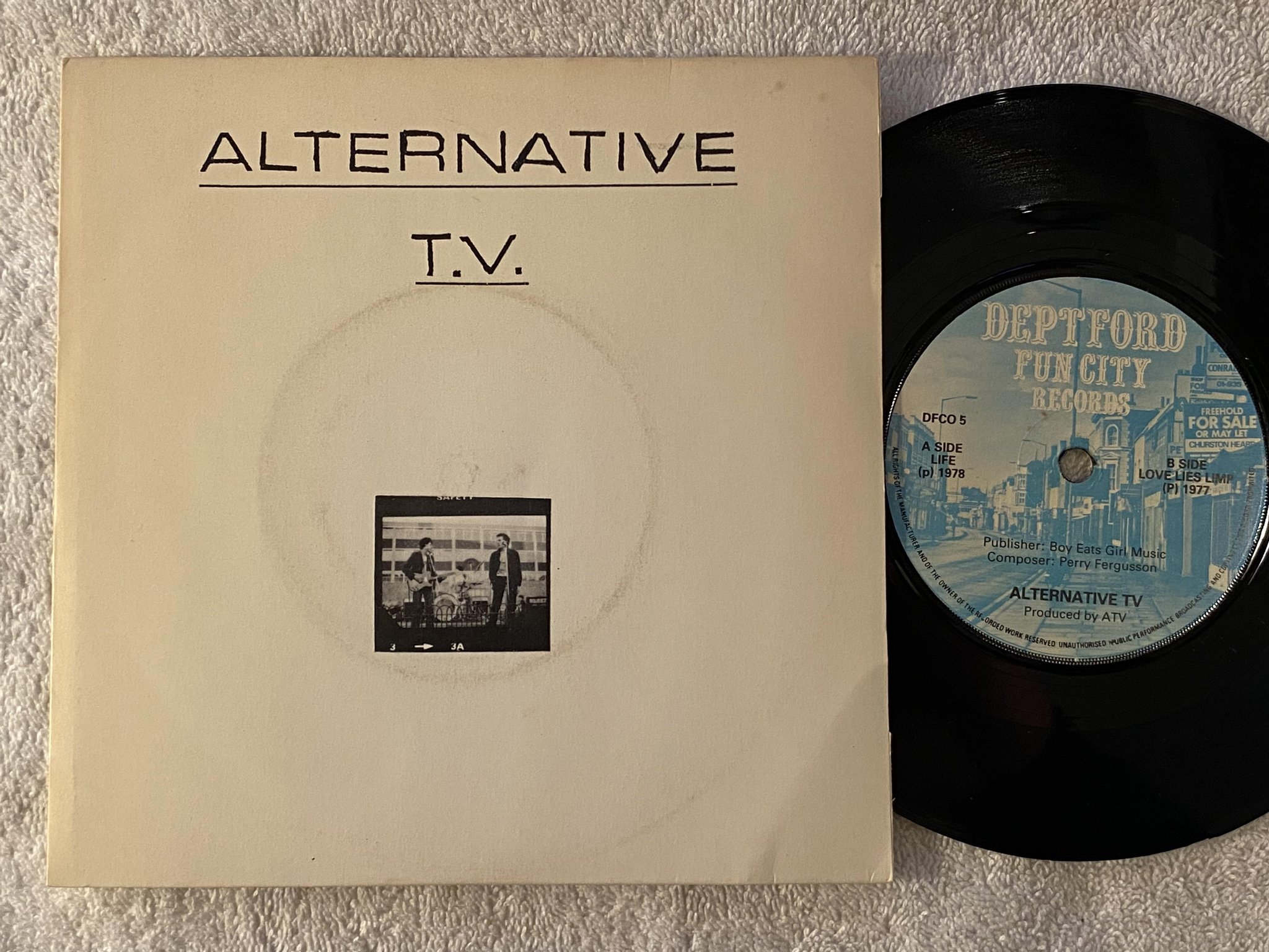 Omslagsbild för skivan ALTERNATIVE TV life 7" -78 UK DEPTFORD FUN CITY DCF 05 ** punk rock **