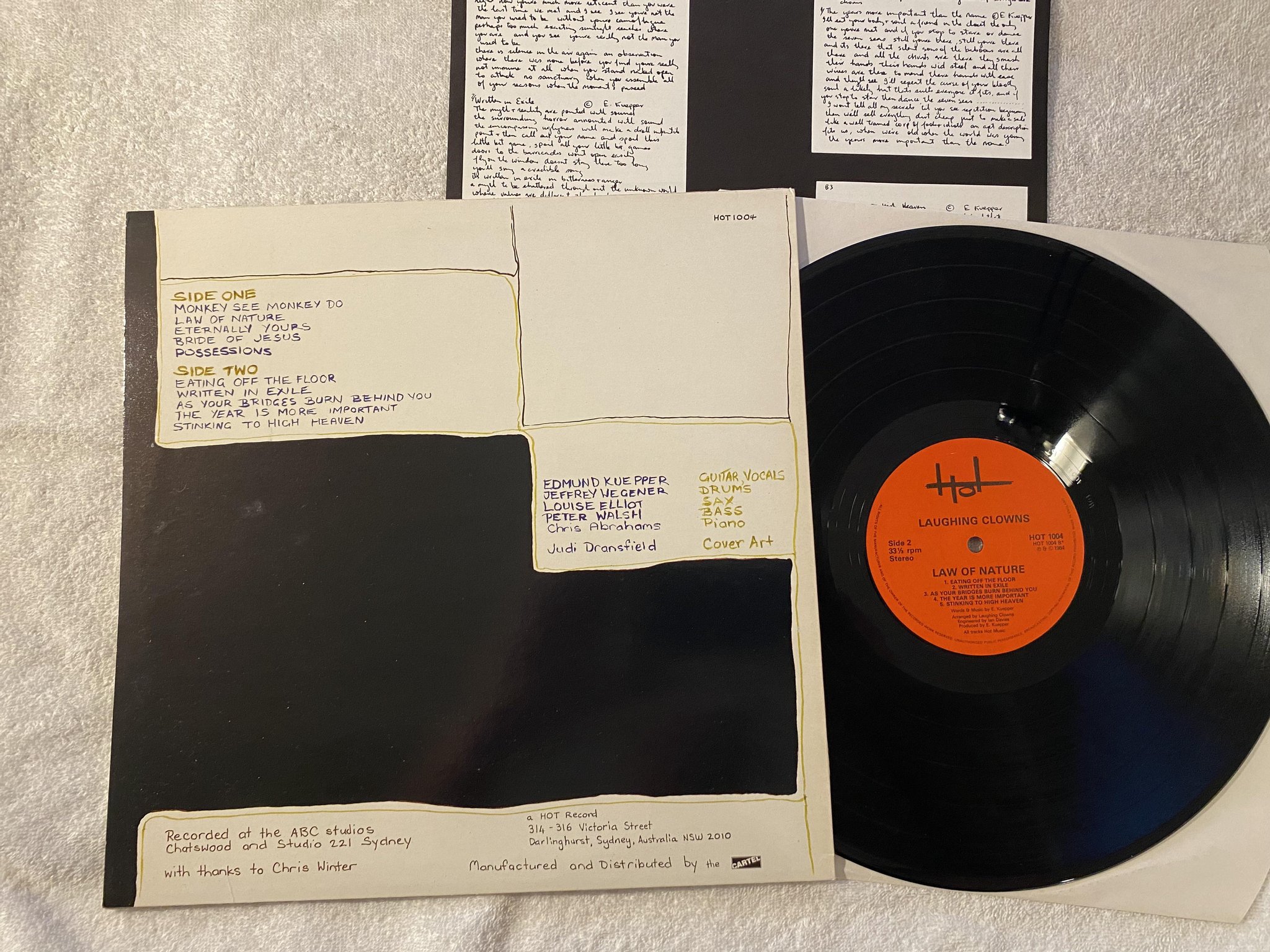 Omslagsbild för skivan LAUGHING CLOWNS law of nature LP -84 UK HOT 1004 ** Indie rock **