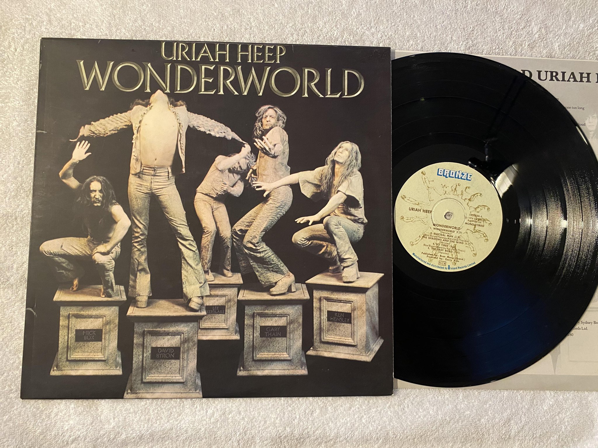 Omslagsbild för skivan URIAH HEEP wonderworld LP -74 ncb BRONZE ILPS 9280