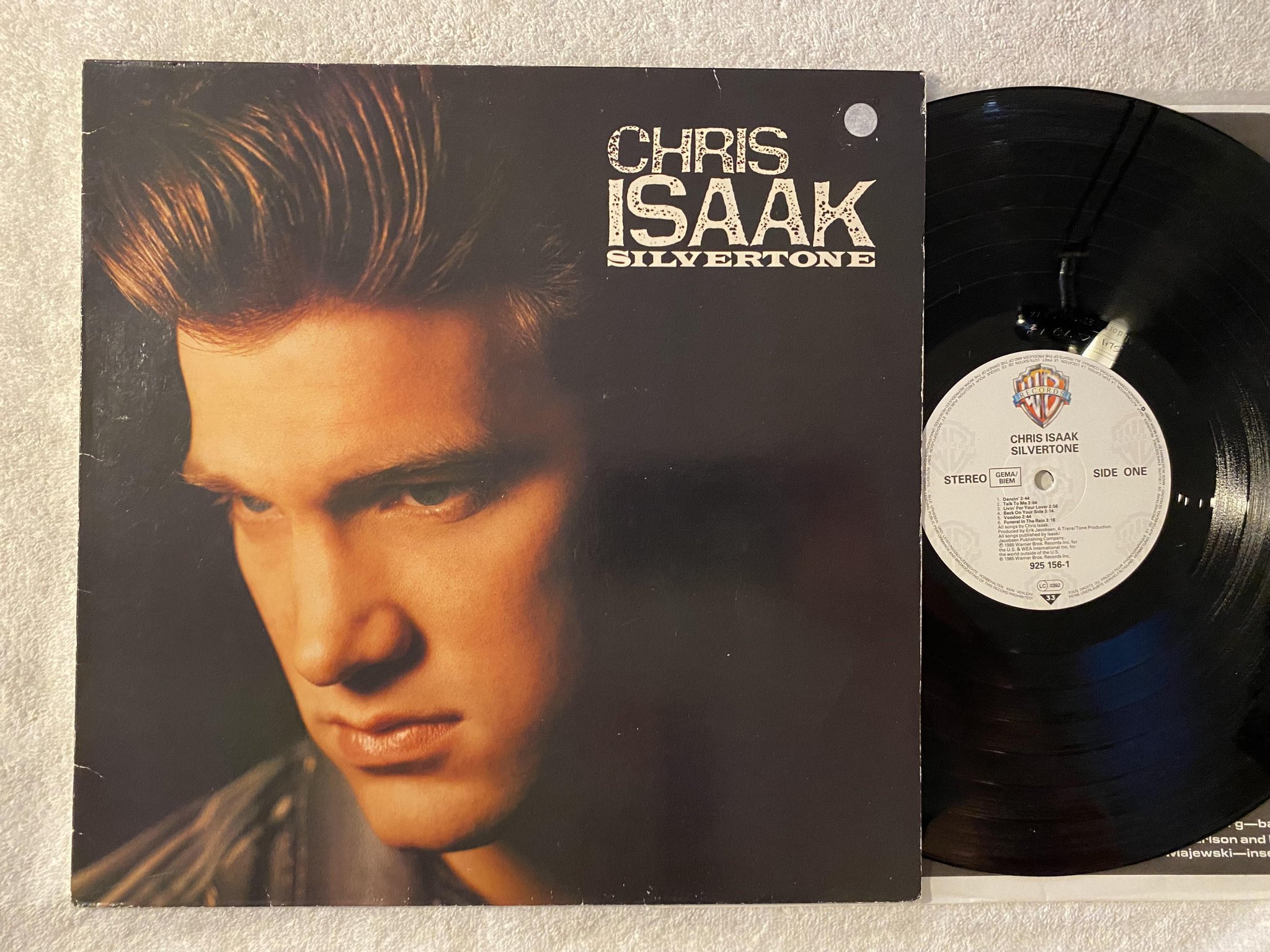 Omslagsbild för skivan CHRIS ISAAK silvertone LP -85 Ger WARNER 925 156-1